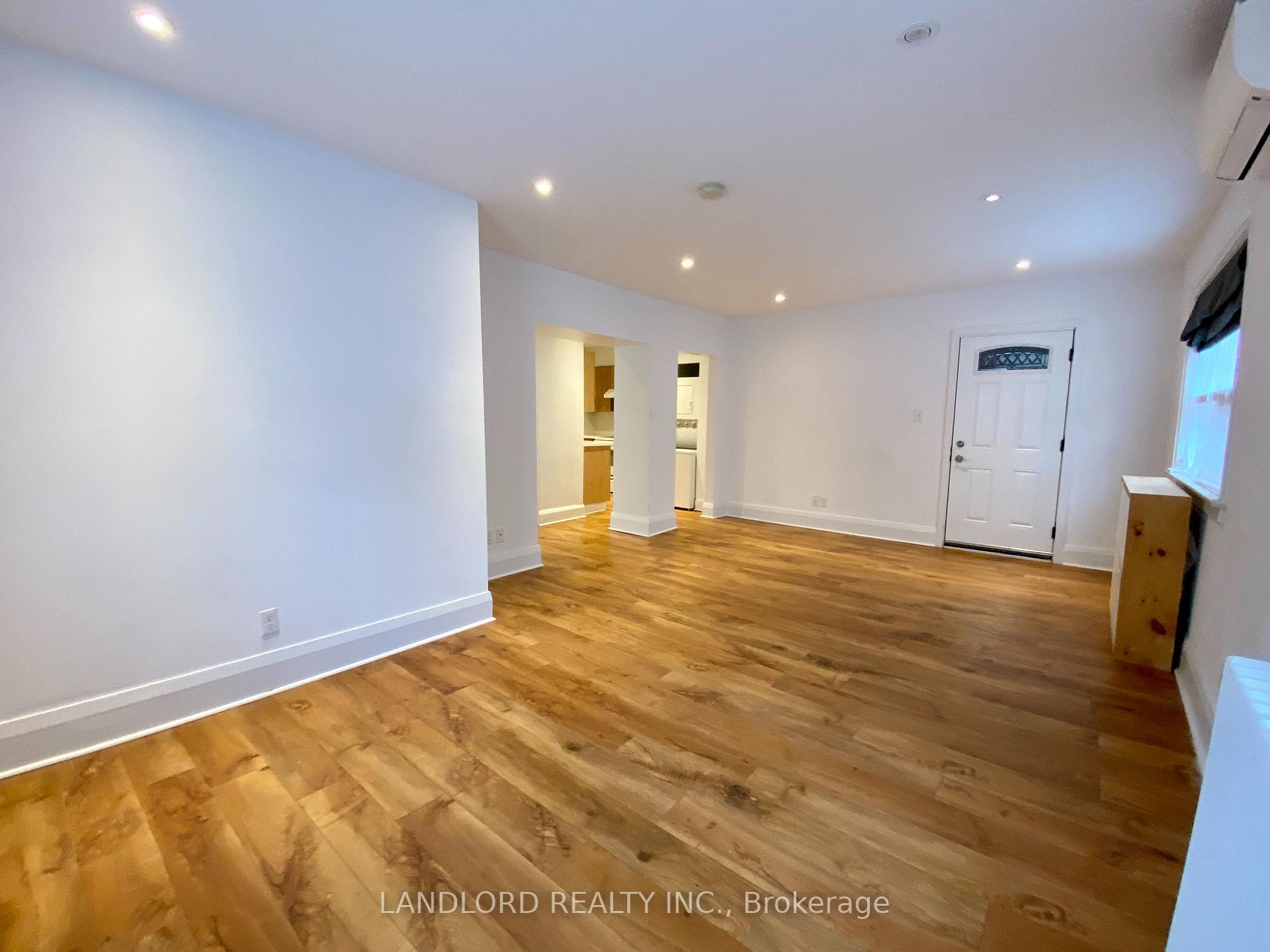 Photo 2 of Unit 4, 135 Chisholm Avenue, Toronto, Woodbine-Lumsden — HOMEH