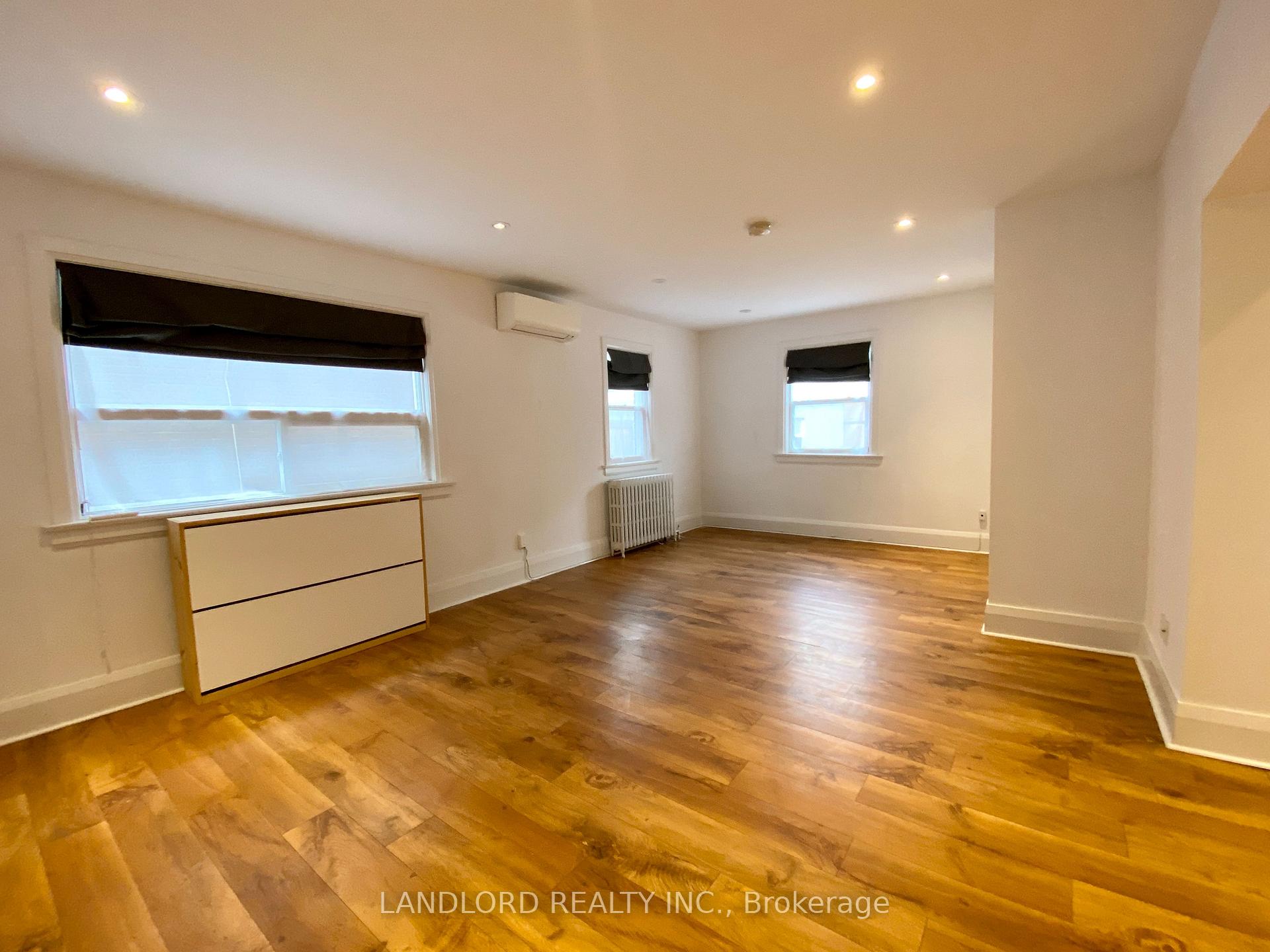 Photo 4 of Unit 4, 135 Chisholm Avenue, Toronto, Woodbine-Lumsden — HOMEH