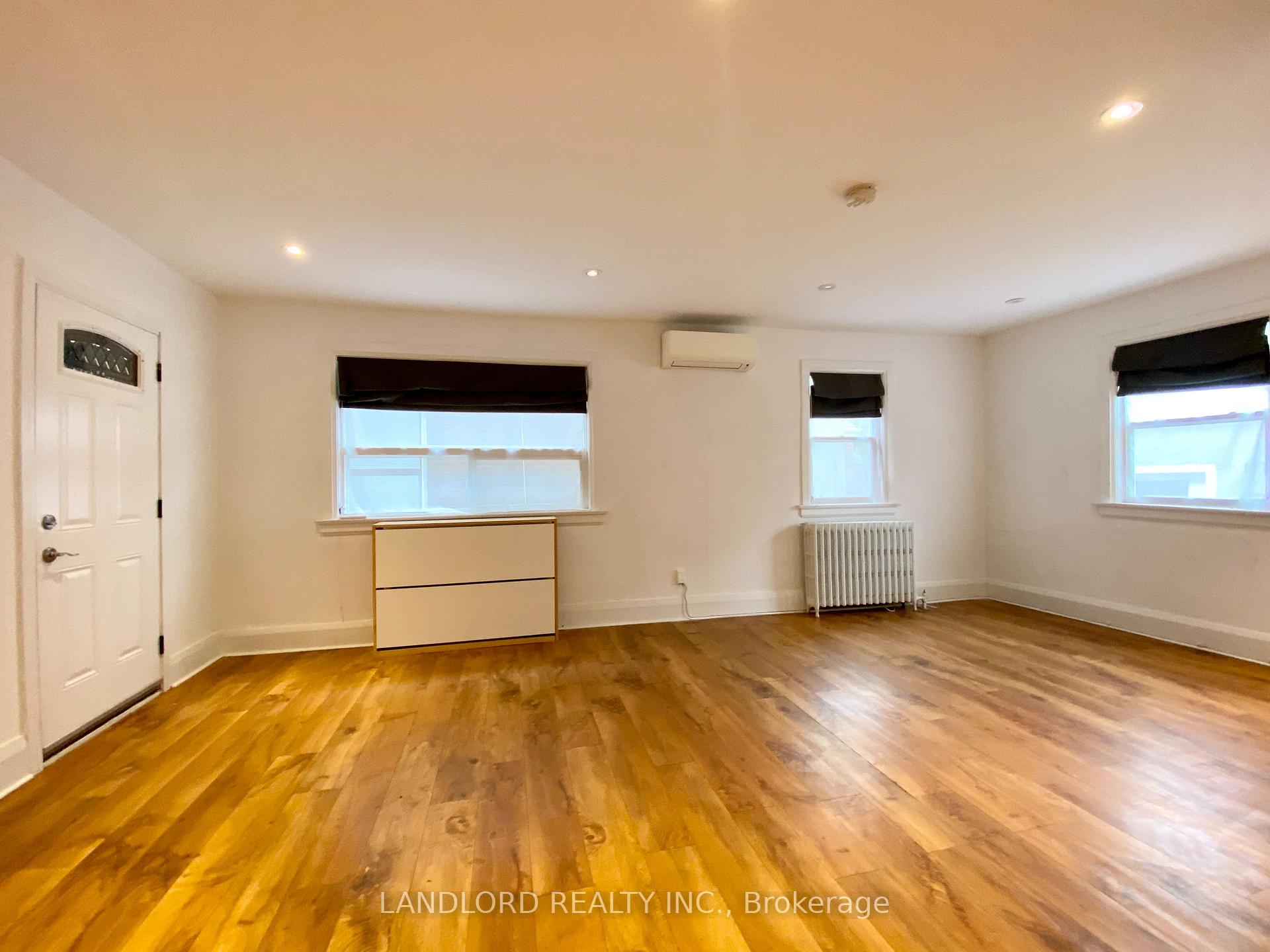 Photo 5 of Unit 4, 135 Chisholm Avenue, Toronto, Woodbine-Lumsden — HOMEH