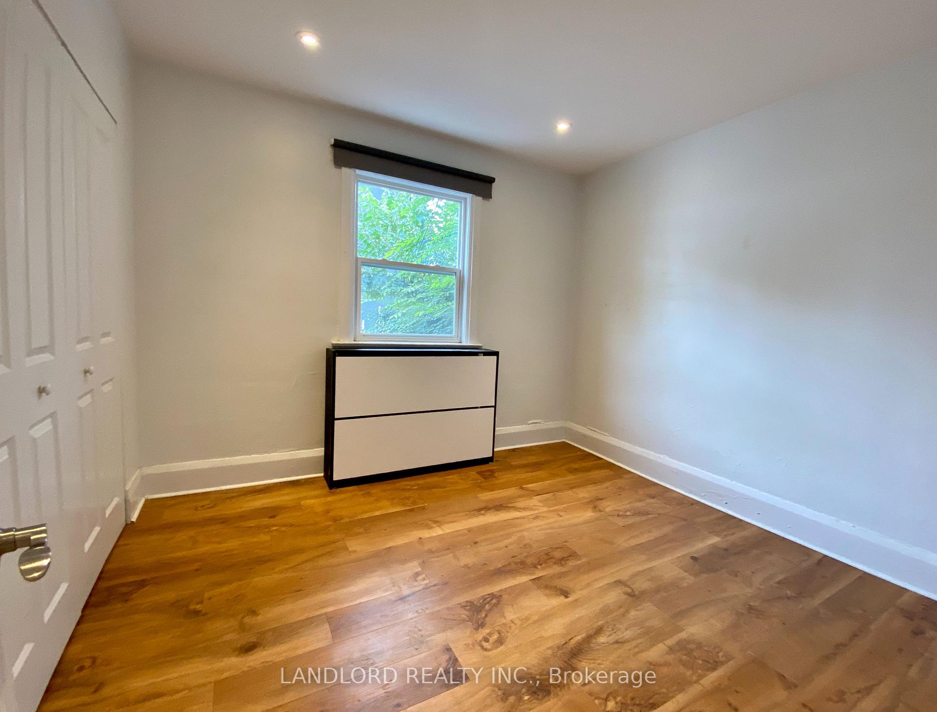 Photo 6 of Unit 4, 135 Chisholm Avenue, Toronto, Woodbine-Lumsden — HOMEH