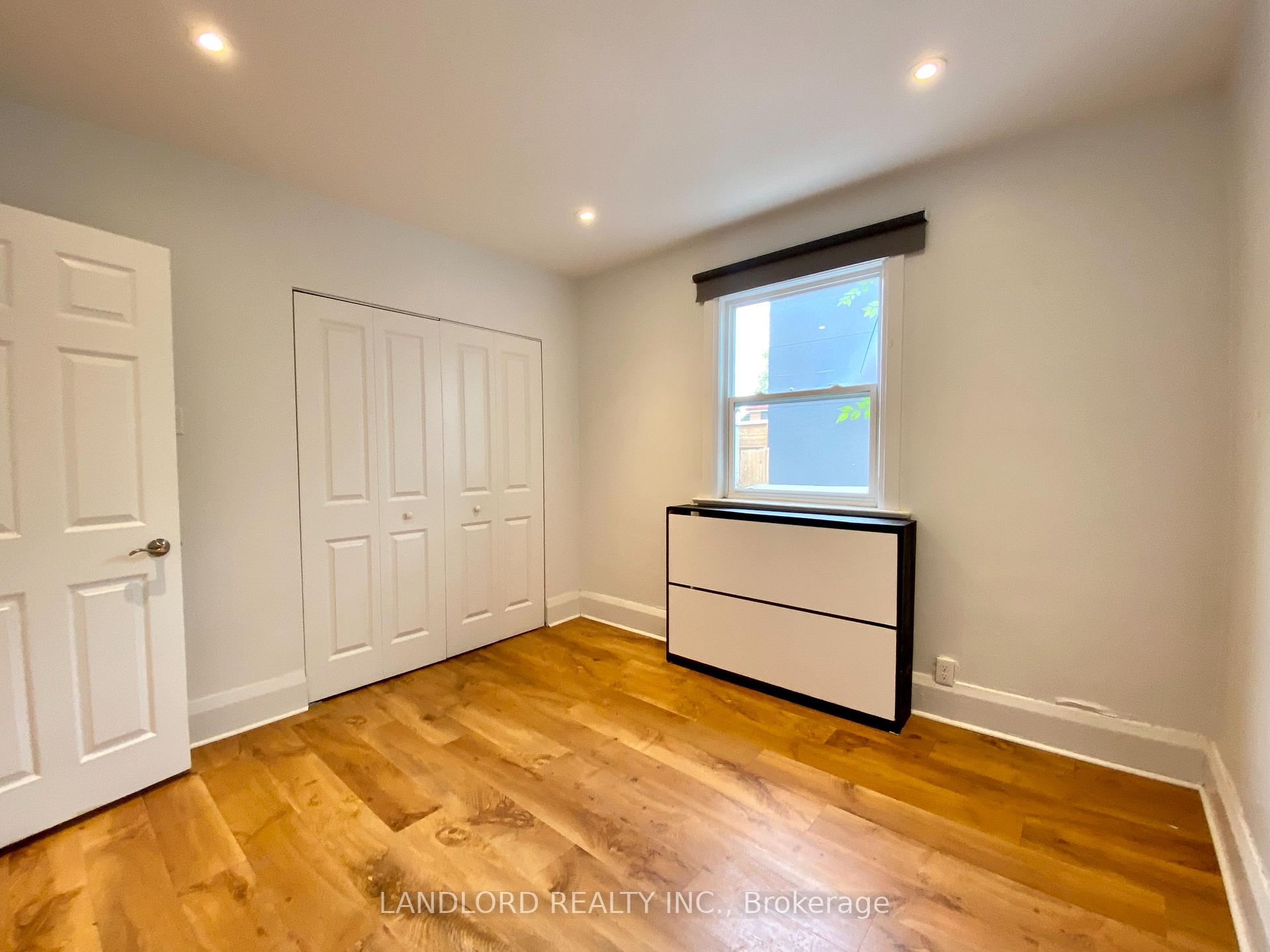 Photo 7 of Unit 4, 135 Chisholm Avenue, Toronto, Woodbine-Lumsden — HOMEH