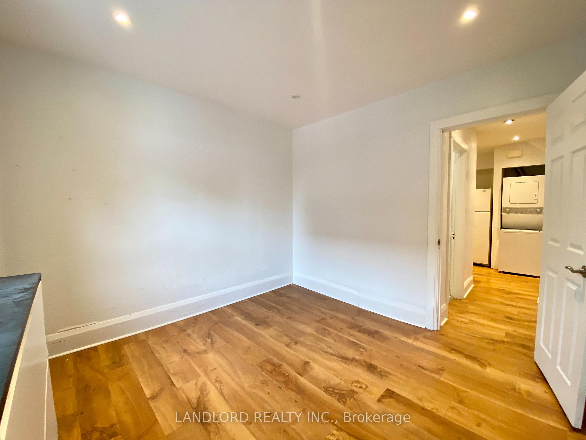 Photo 9 of Unit 4, 135 Chisholm Avenue, Toronto, Woodbine-Lumsden — HOMEH