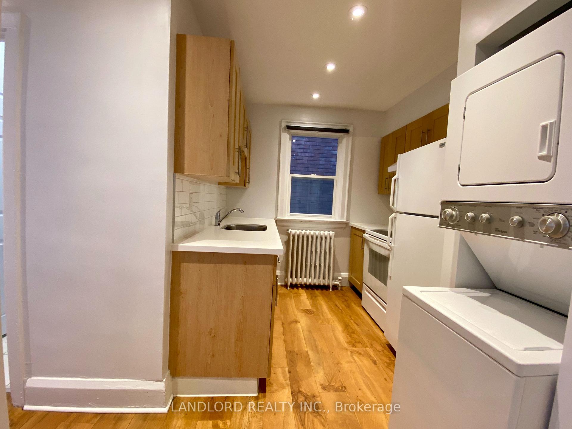 Photo 10 of Unit 4, 135 Chisholm Avenue, Toronto, Woodbine-Lumsden — HOMEH