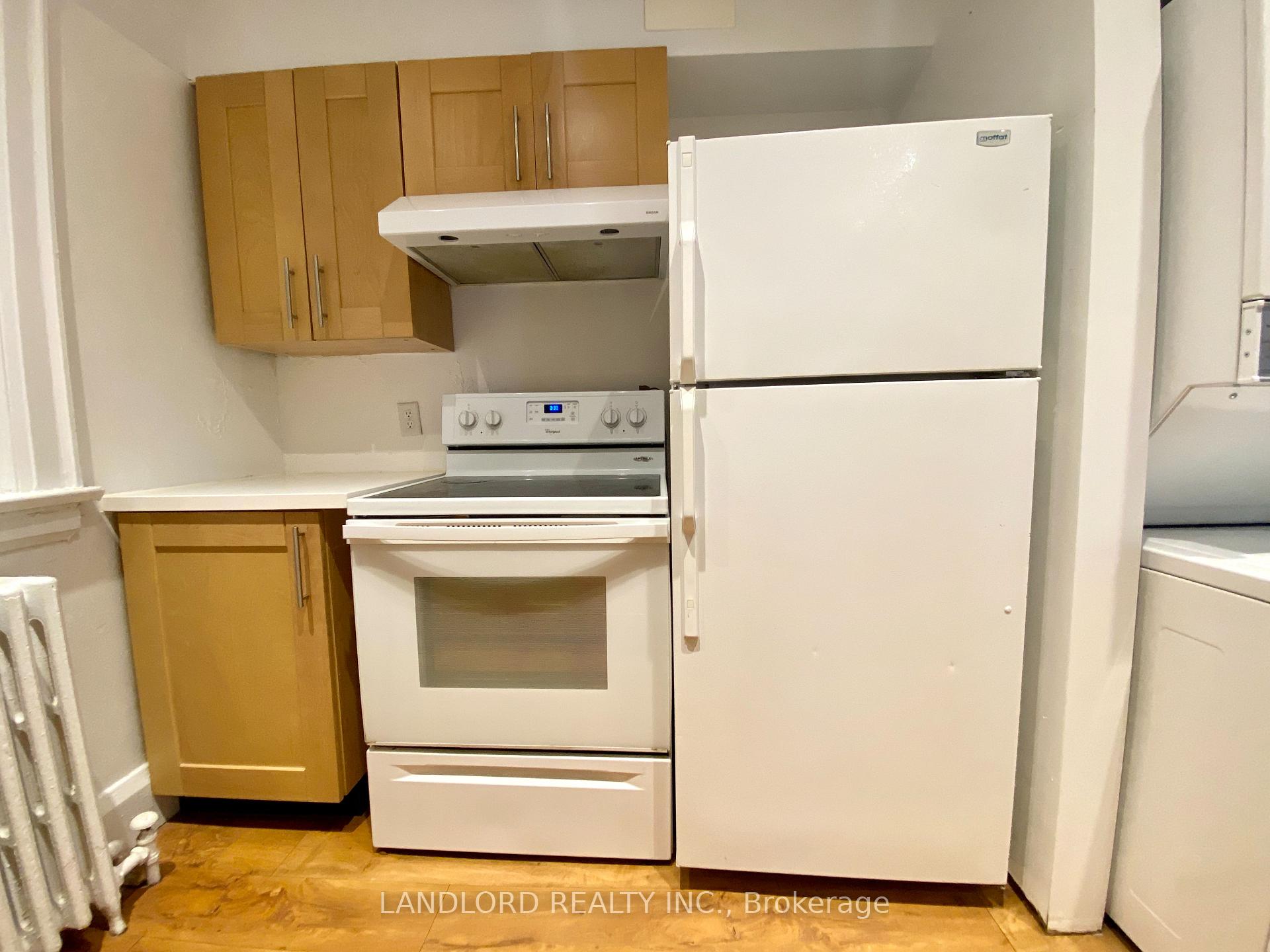 Photo 11 of Unit 4, 135 Chisholm Avenue, Toronto, Woodbine-Lumsden — HOMEH