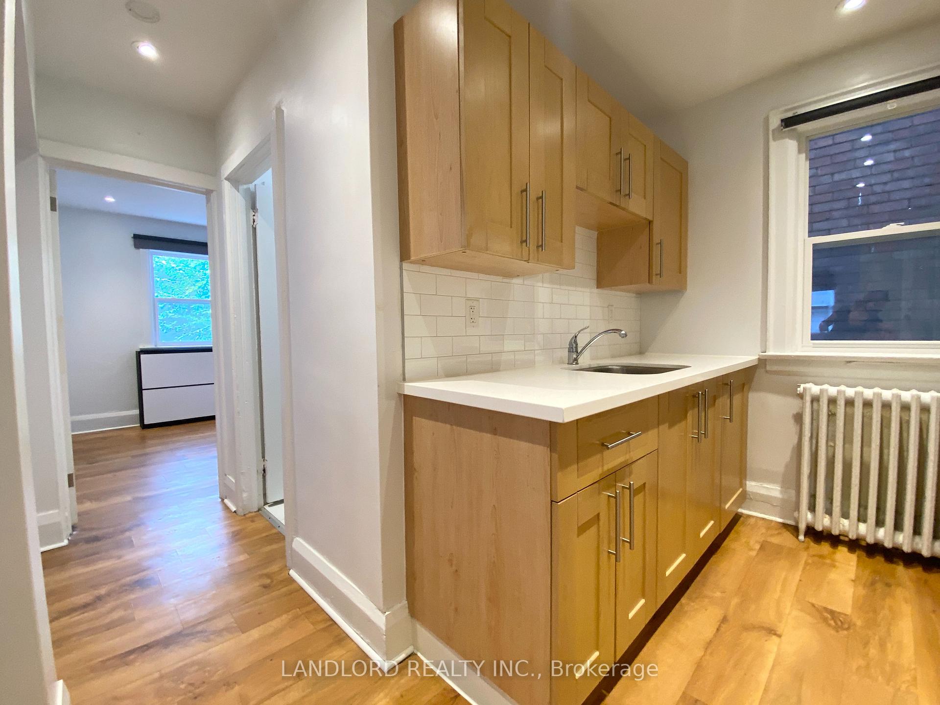Photo 12 of Unit 4, 135 Chisholm Avenue, Toronto, Woodbine-Lumsden — HOMEH