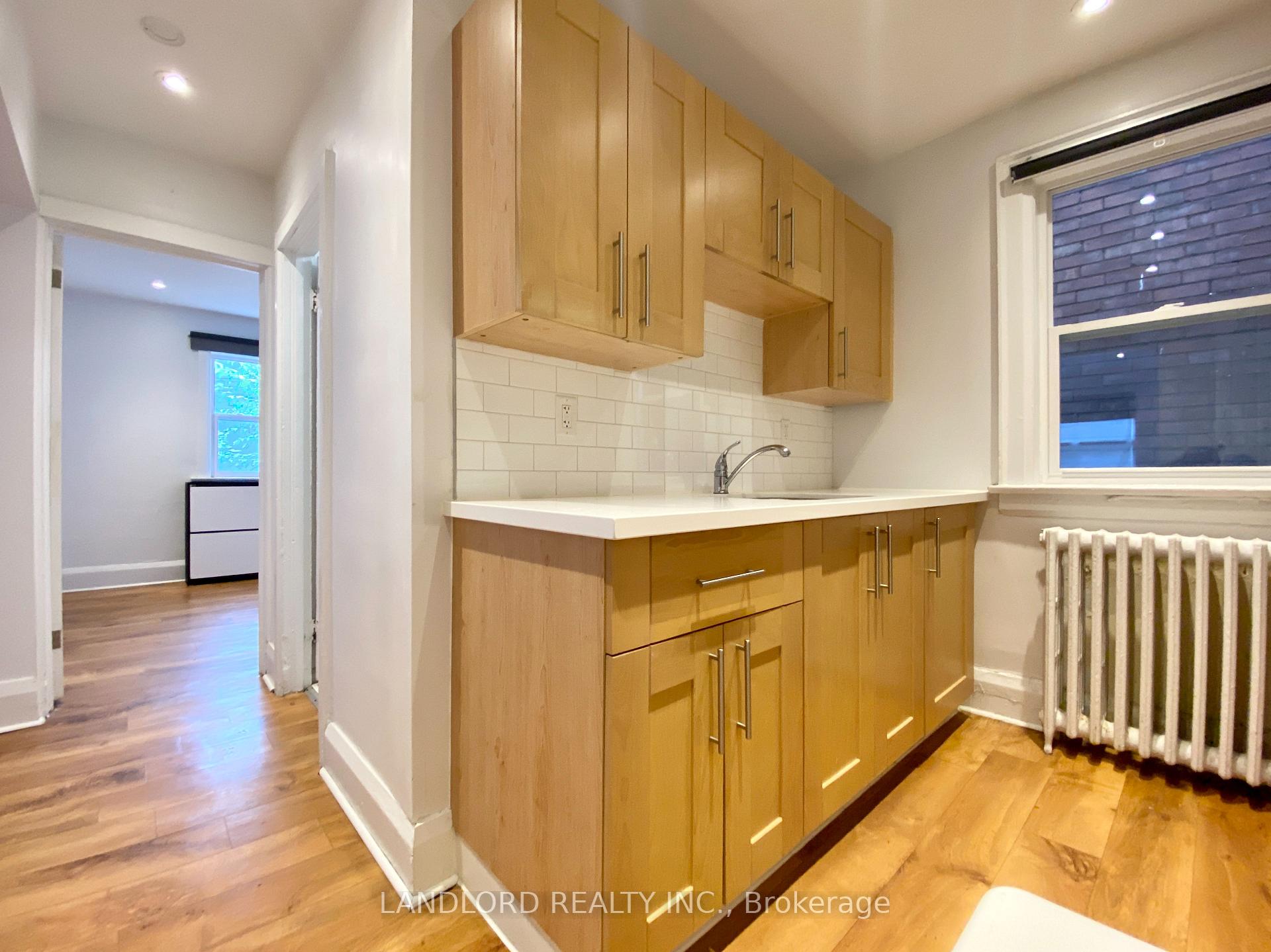 Photo 13 of Unit 4, 135 Chisholm Avenue, Toronto, Woodbine-Lumsden — HOMEH