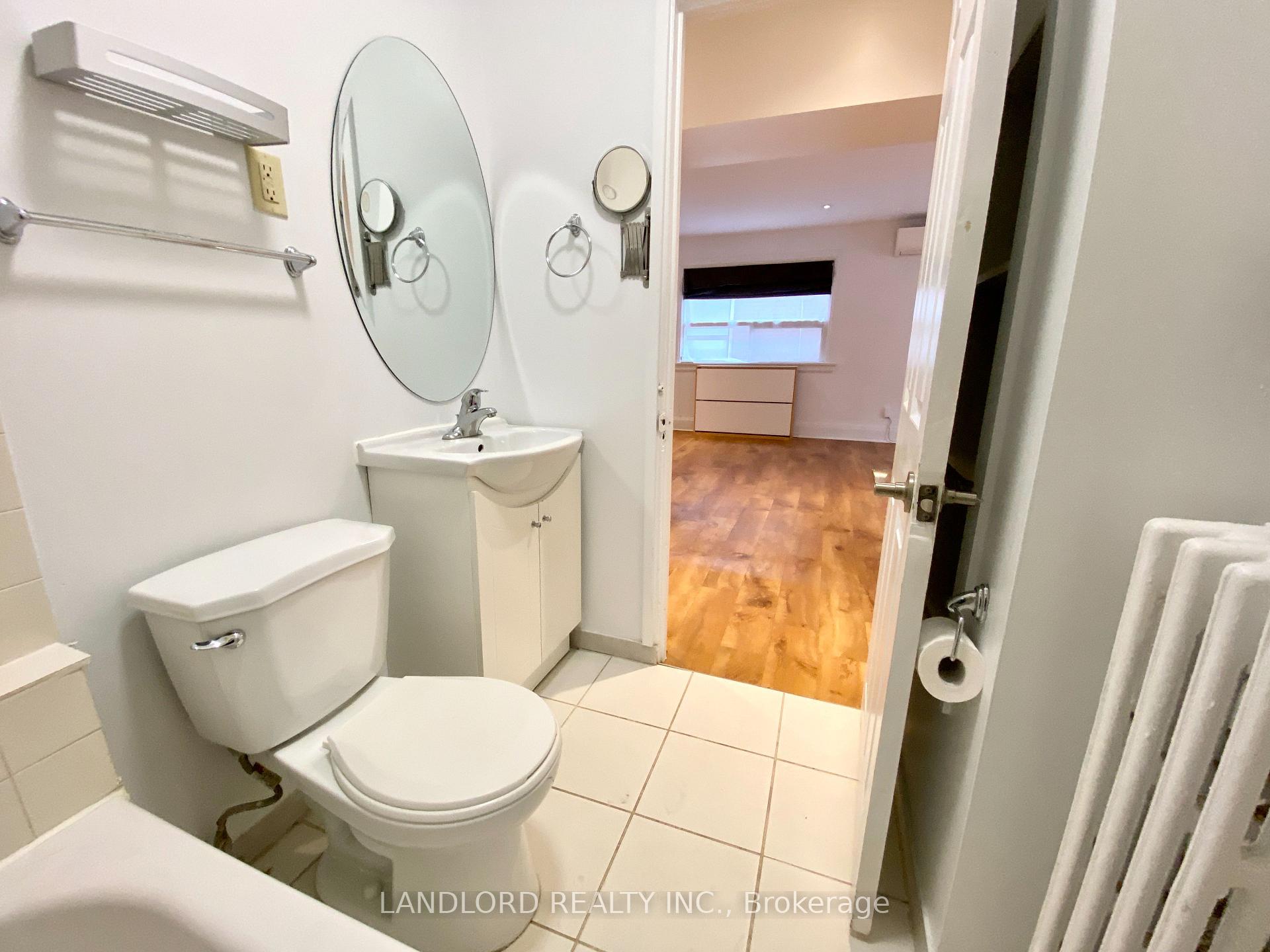 Photo 14 of Unit 4, 135 Chisholm Avenue, Toronto, Woodbine-Lumsden — HOMEH