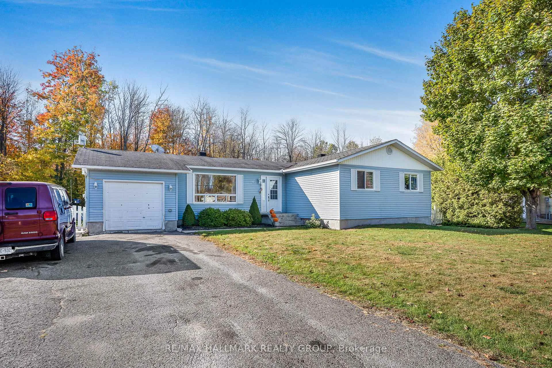 Photo 2 of 912 Pattee Road E, Champlain, Champlain Twp — HOMEH