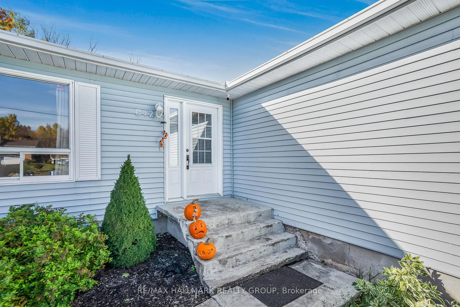 Photo 3 of 912 Pattee Road E, Champlain, Champlain Twp — HOMEH