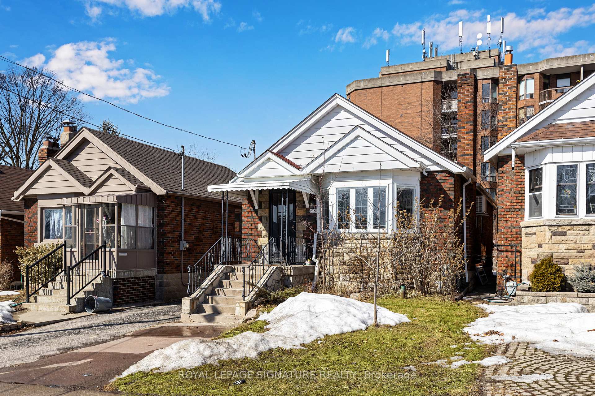 Photo 2 of 292 Floyd Avenue, Toronto, Danforth Village-East York — HOMEH