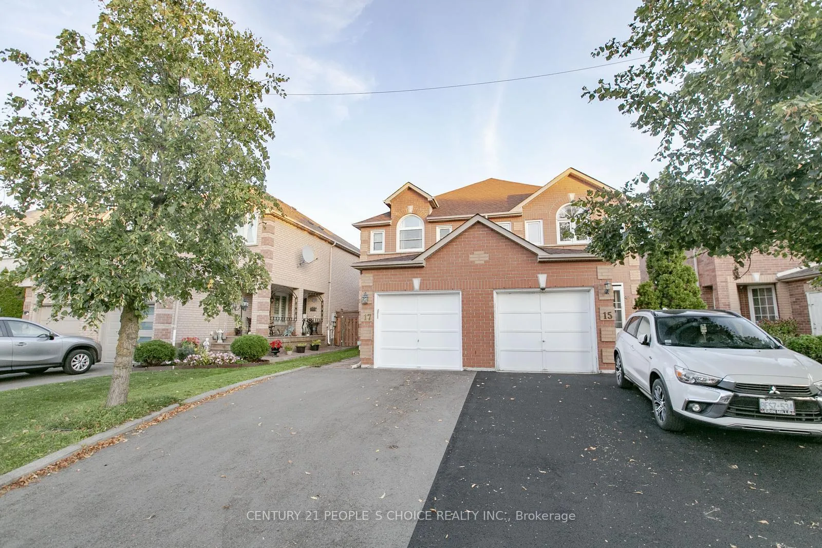 Photo 2 of 17 Caruso Drive, Brampton, Fletcher's West — HOMEH