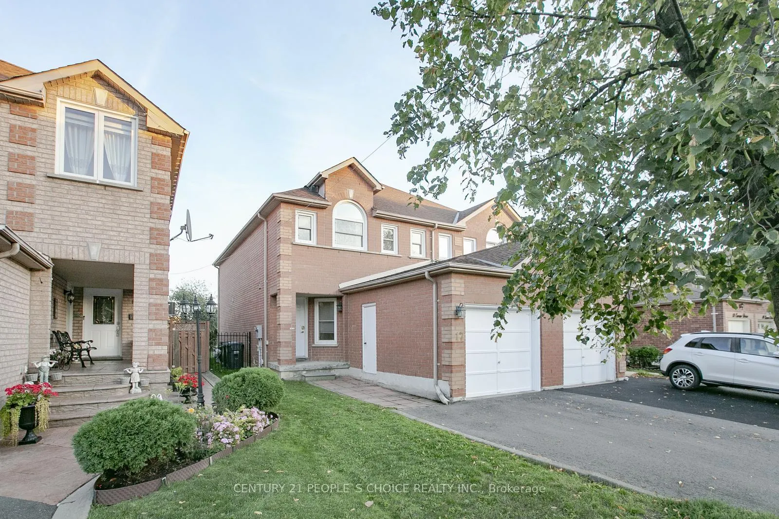 Photo 3 of 17 Caruso Drive, Brampton, Fletcher's West — HOMEH