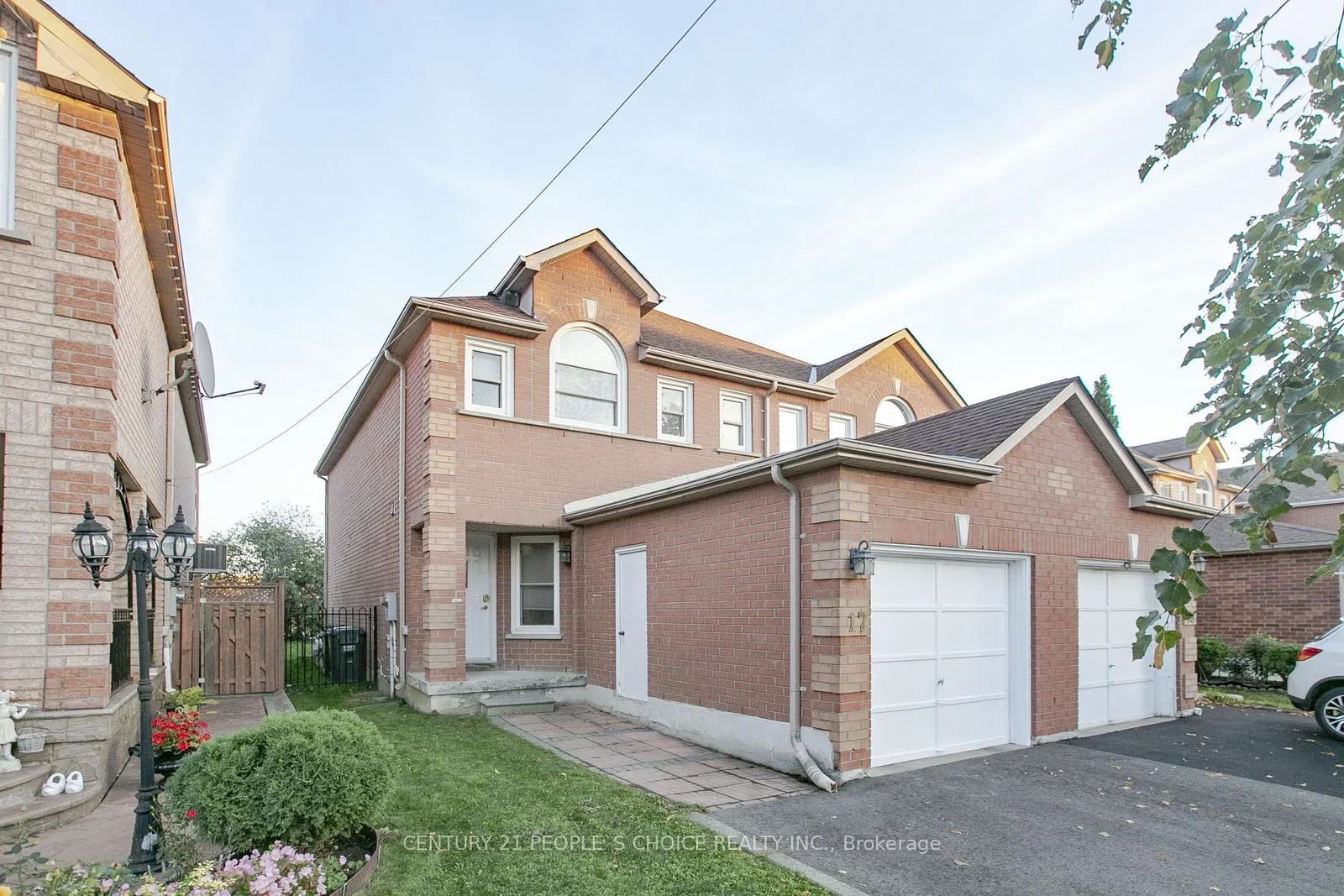 Photo 4 of 17 Caruso Drive, Brampton, Fletcher's West — HOMEH
