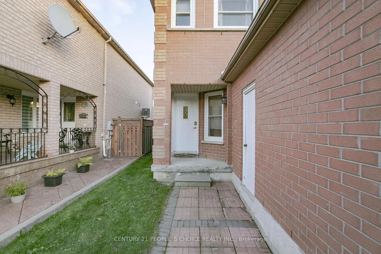 Photo 5 of 17 Caruso Drive, Brampton, Fletcher's West — HOMEH