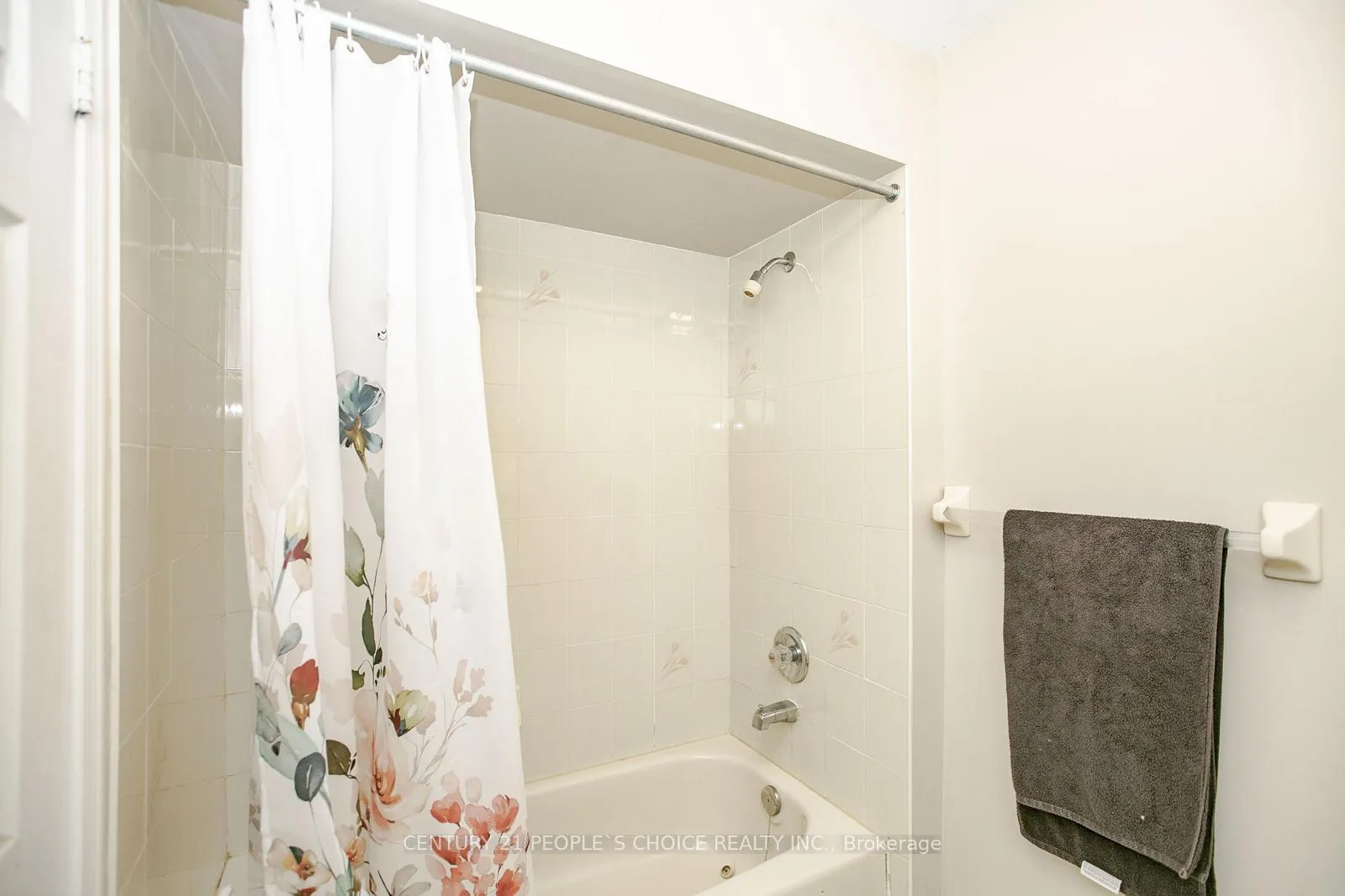 Photo 38 of 17 Caruso Drive, Brampton, Fletcher's West — HOMEH