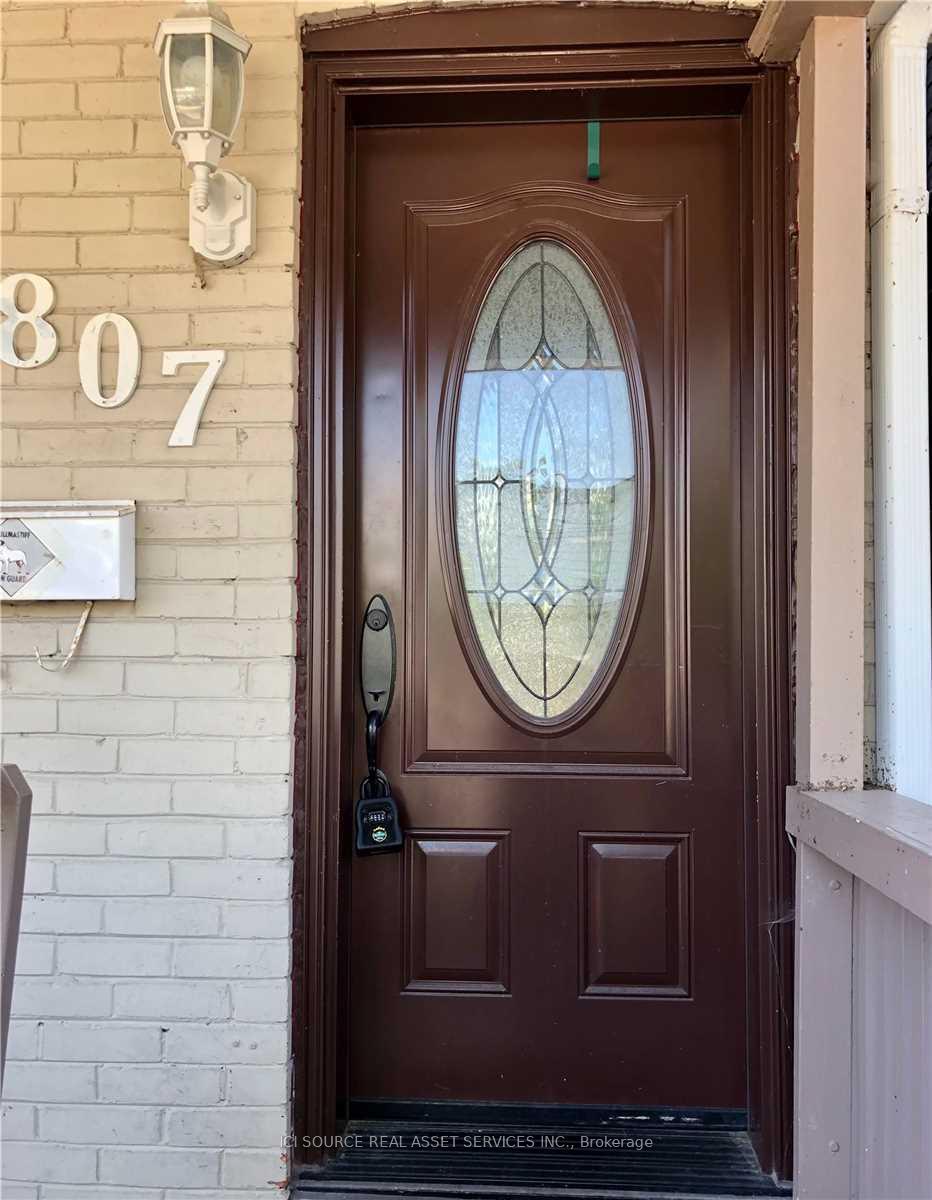 Photo 3 of 807 Sammon Avenue, Toronto, Danforth Village-East York — HOMEH