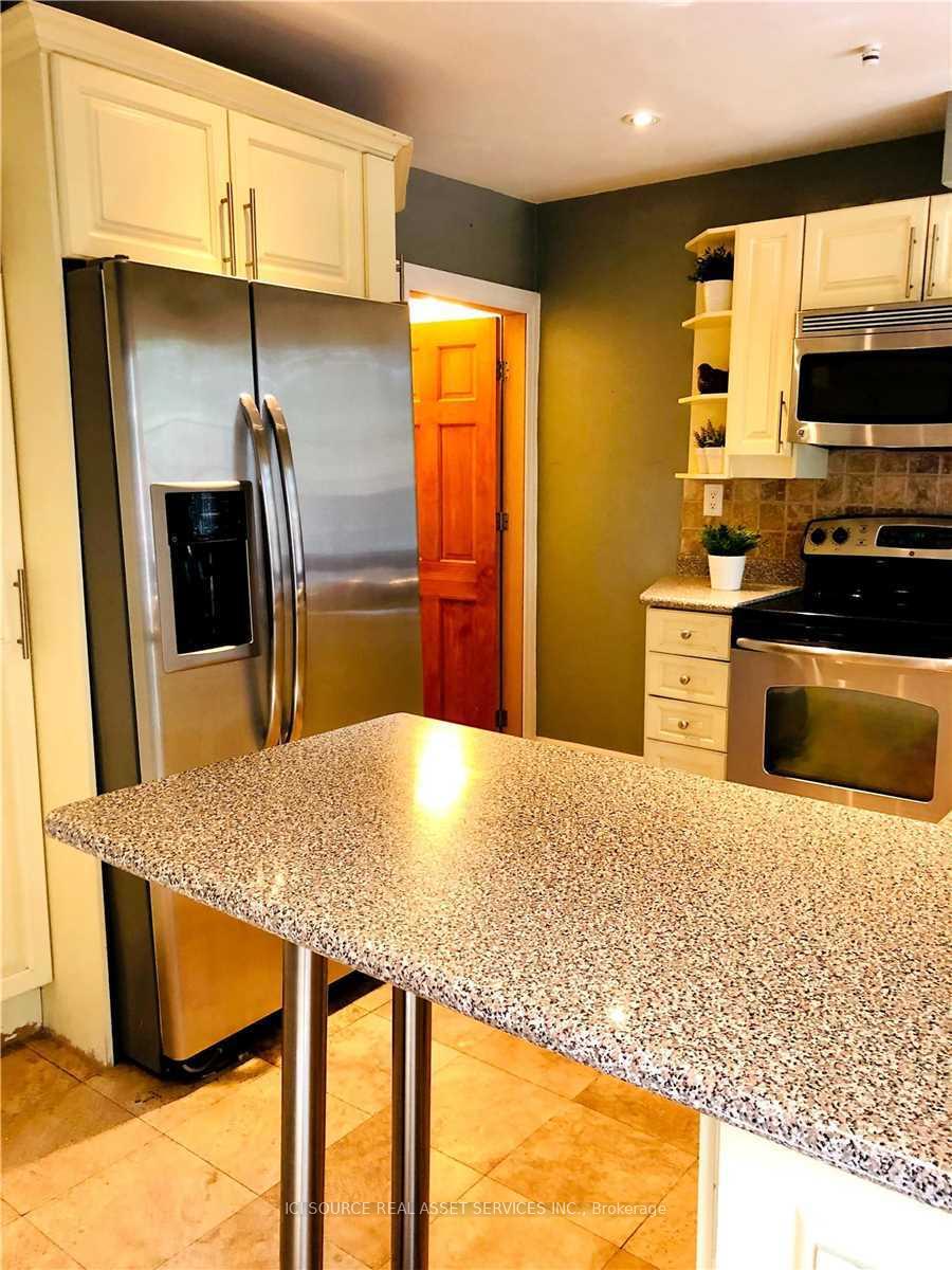 Photo 6 of 807 Sammon Avenue, Toronto, Danforth Village-East York — HOMEH