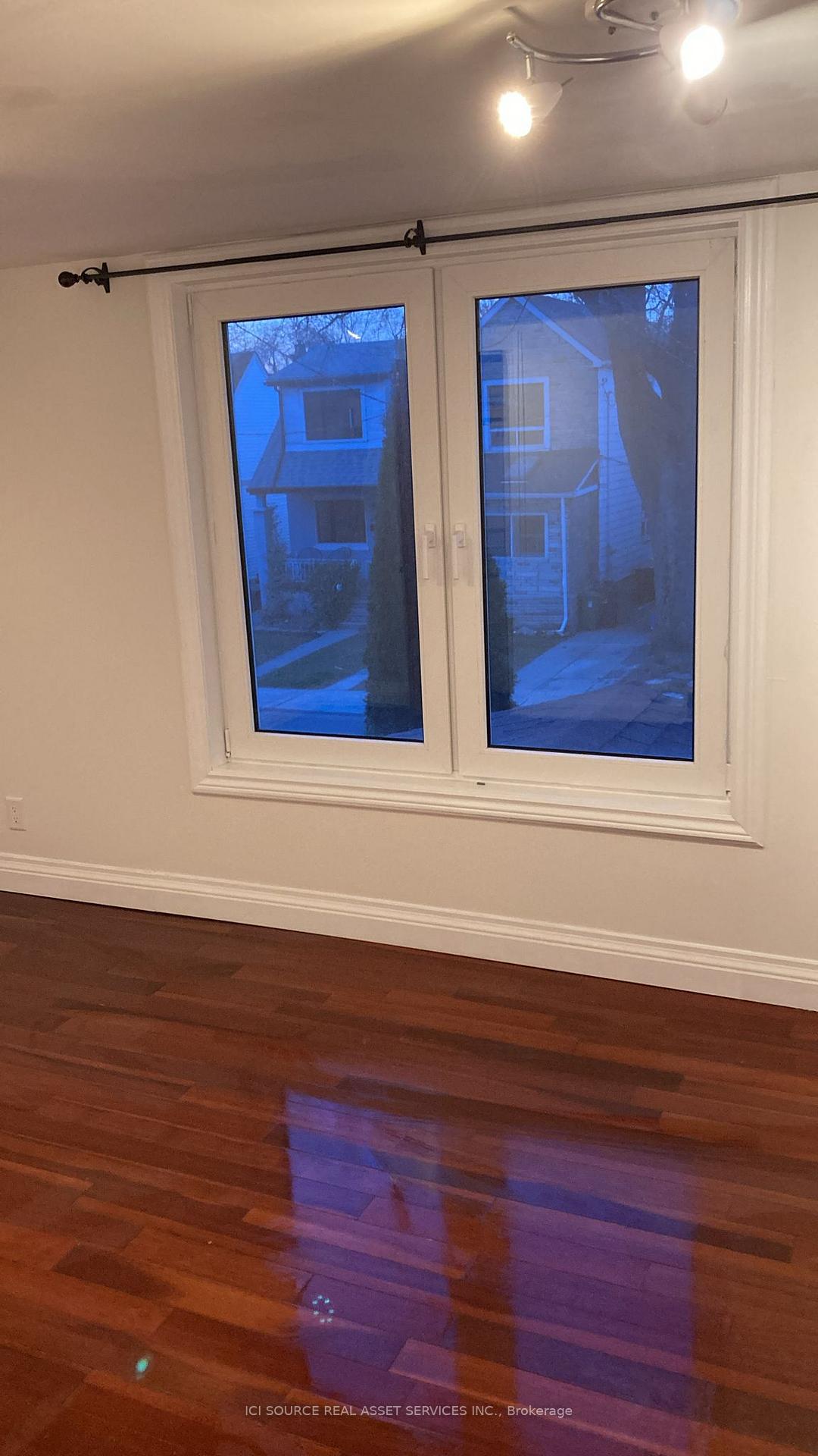 Photo 10 of 807 Sammon Avenue, Toronto, Danforth Village-East York — HOMEH