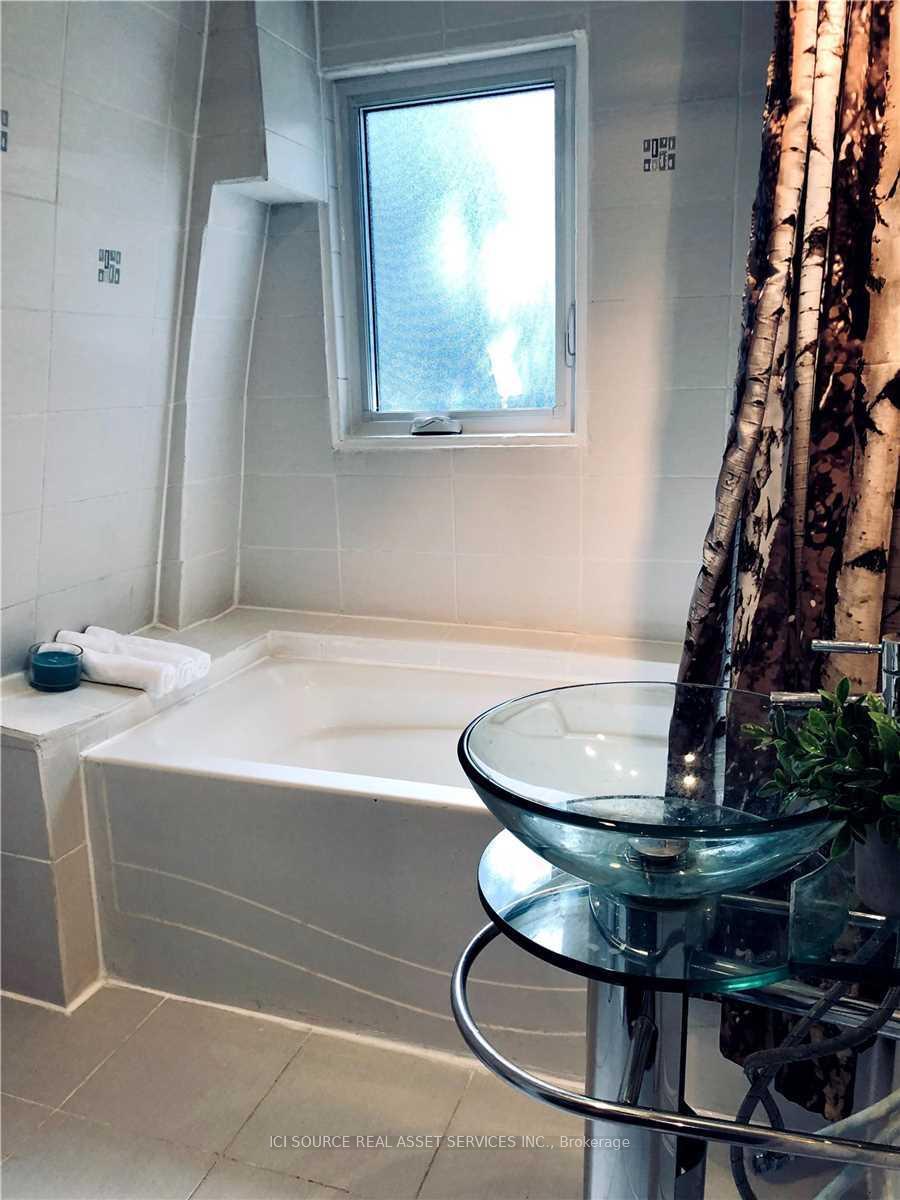 Photo 13 of 807 Sammon Avenue, Toronto, Danforth Village-East York — HOMEH
