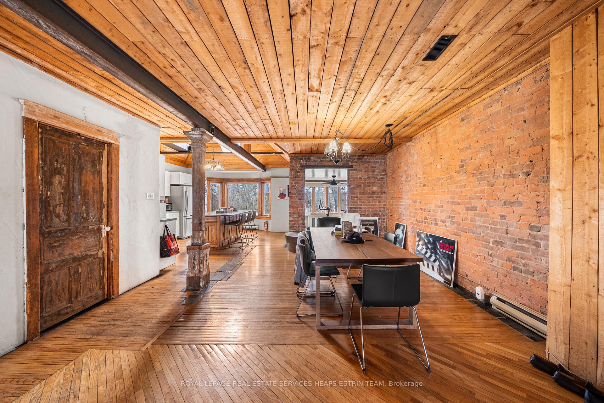 Photo 2 of Unit Upper, 125 Farnham Avenue, Toronto, Yonge-St. Clair — HOMEH