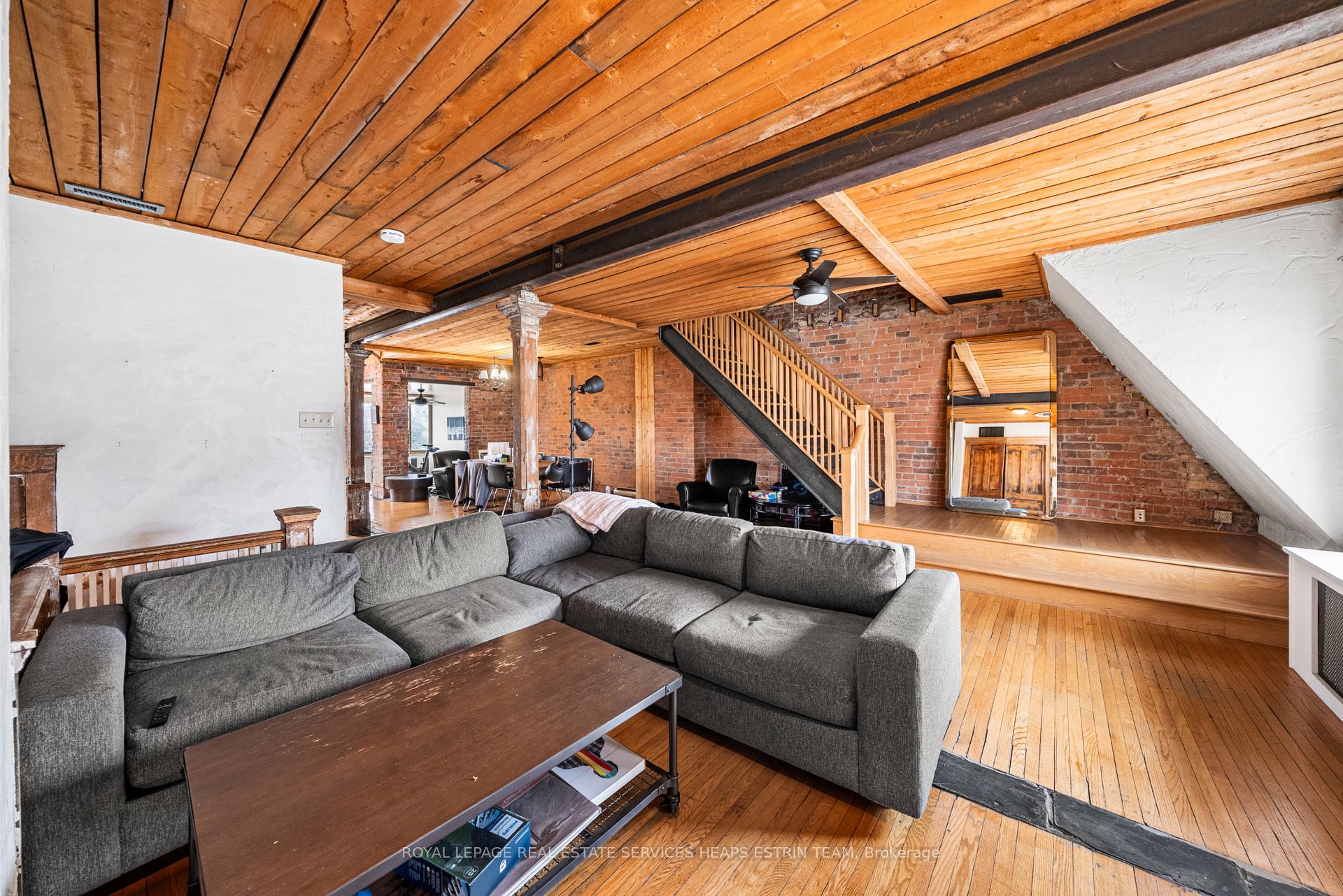 Photo 3 of Unit Upper, 125 Farnham Avenue, Toronto, Yonge-St. Clair — HOMEH