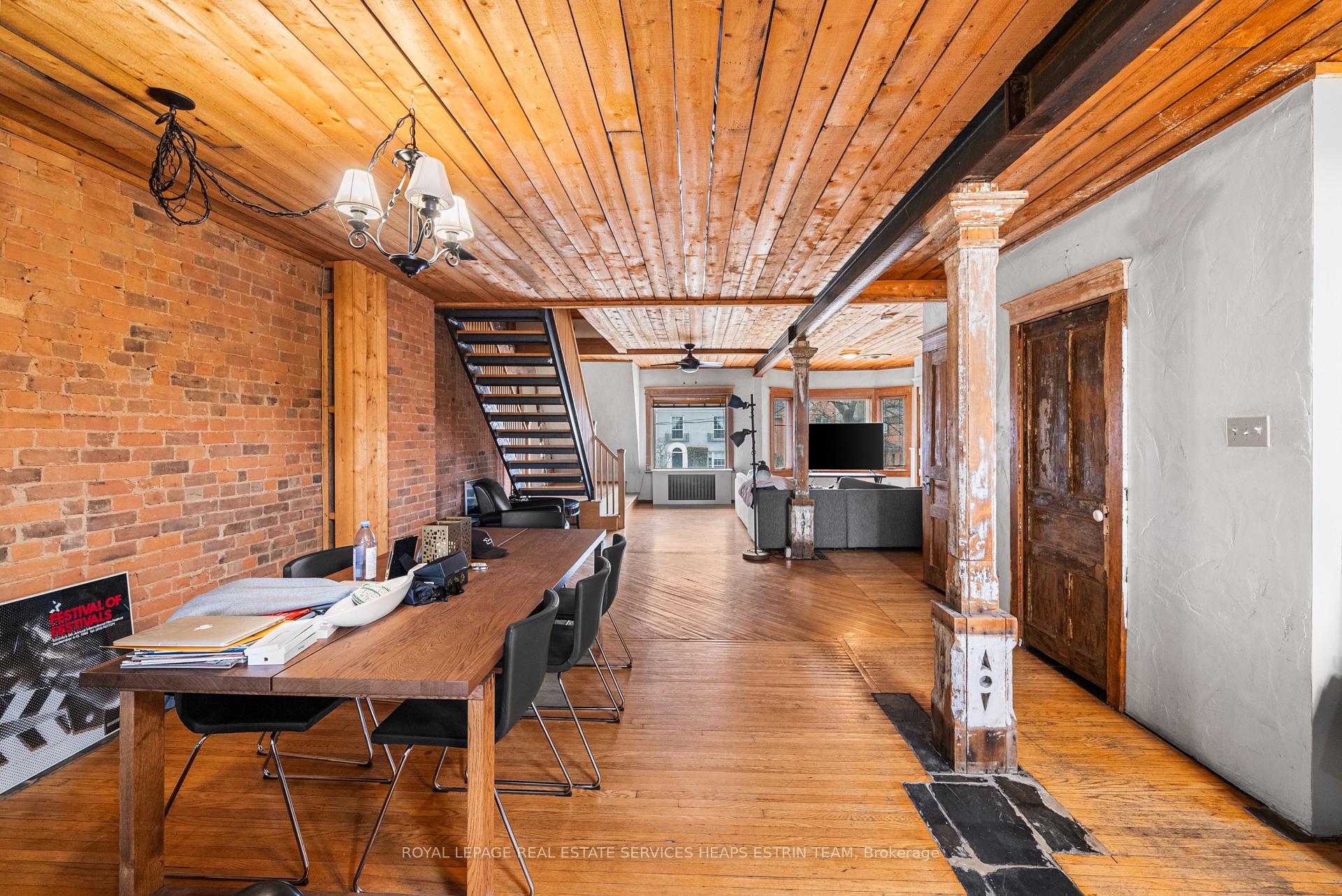 Photo 4 of Unit Upper, 125 Farnham Avenue, Toronto, Yonge-St. Clair — HOMEH