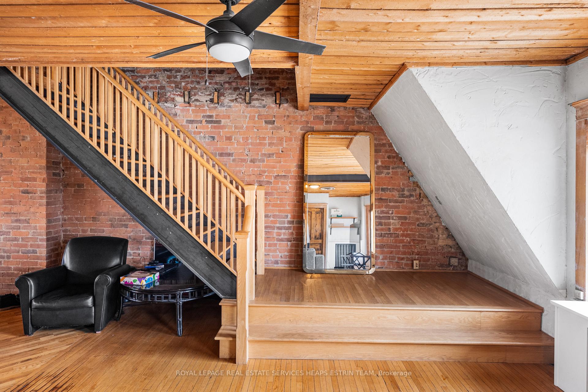 Photo 5 of Unit Upper, 125 Farnham Avenue, Toronto, Yonge-St. Clair — HOMEH