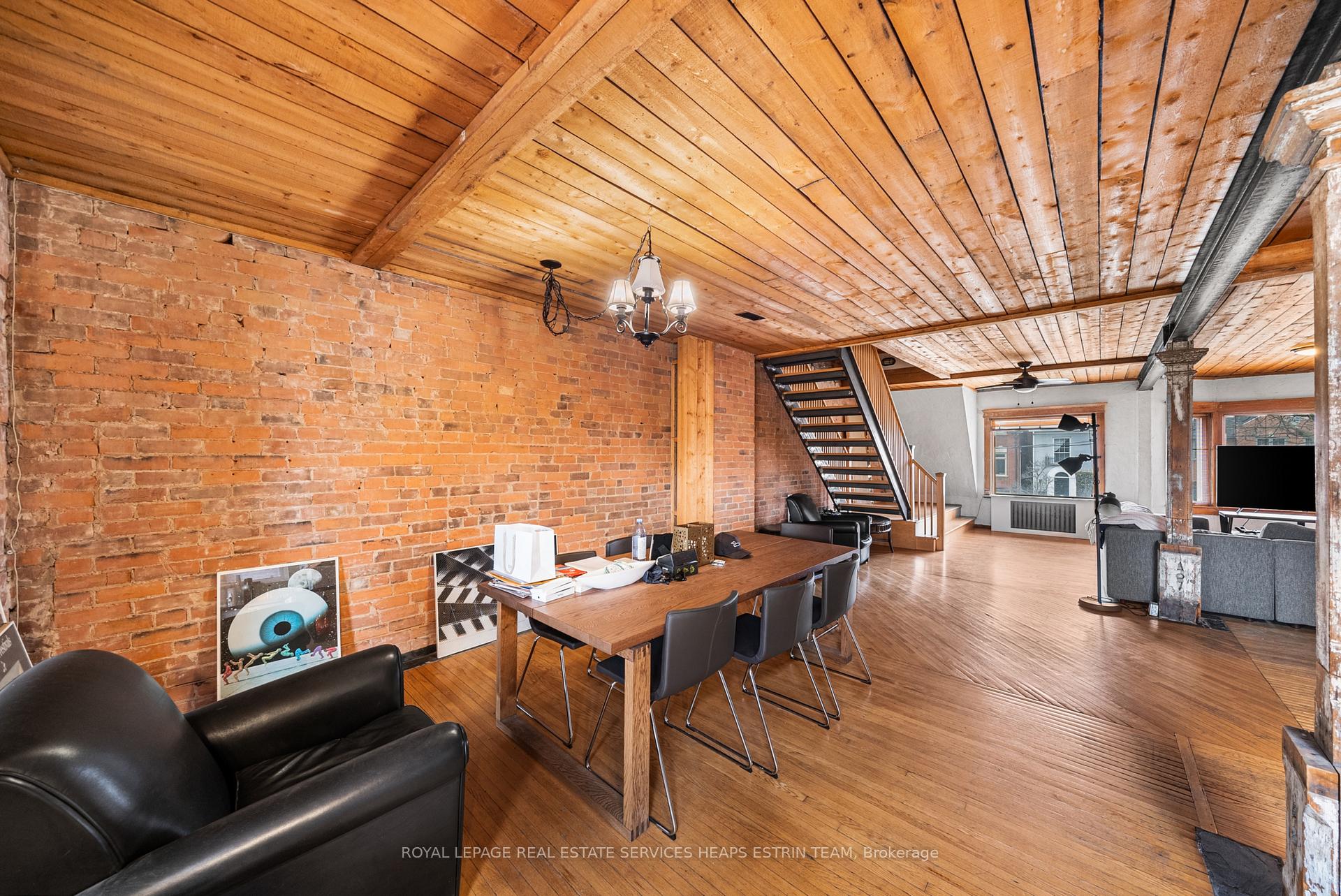 Photo 6 of Unit Upper, 125 Farnham Avenue, Toronto, Yonge-St. Clair — HOMEH