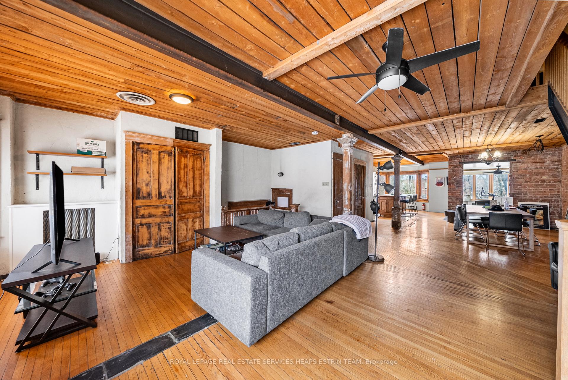 Photo 7 of Unit Upper, 125 Farnham Avenue, Toronto, Yonge-St. Clair — HOMEH