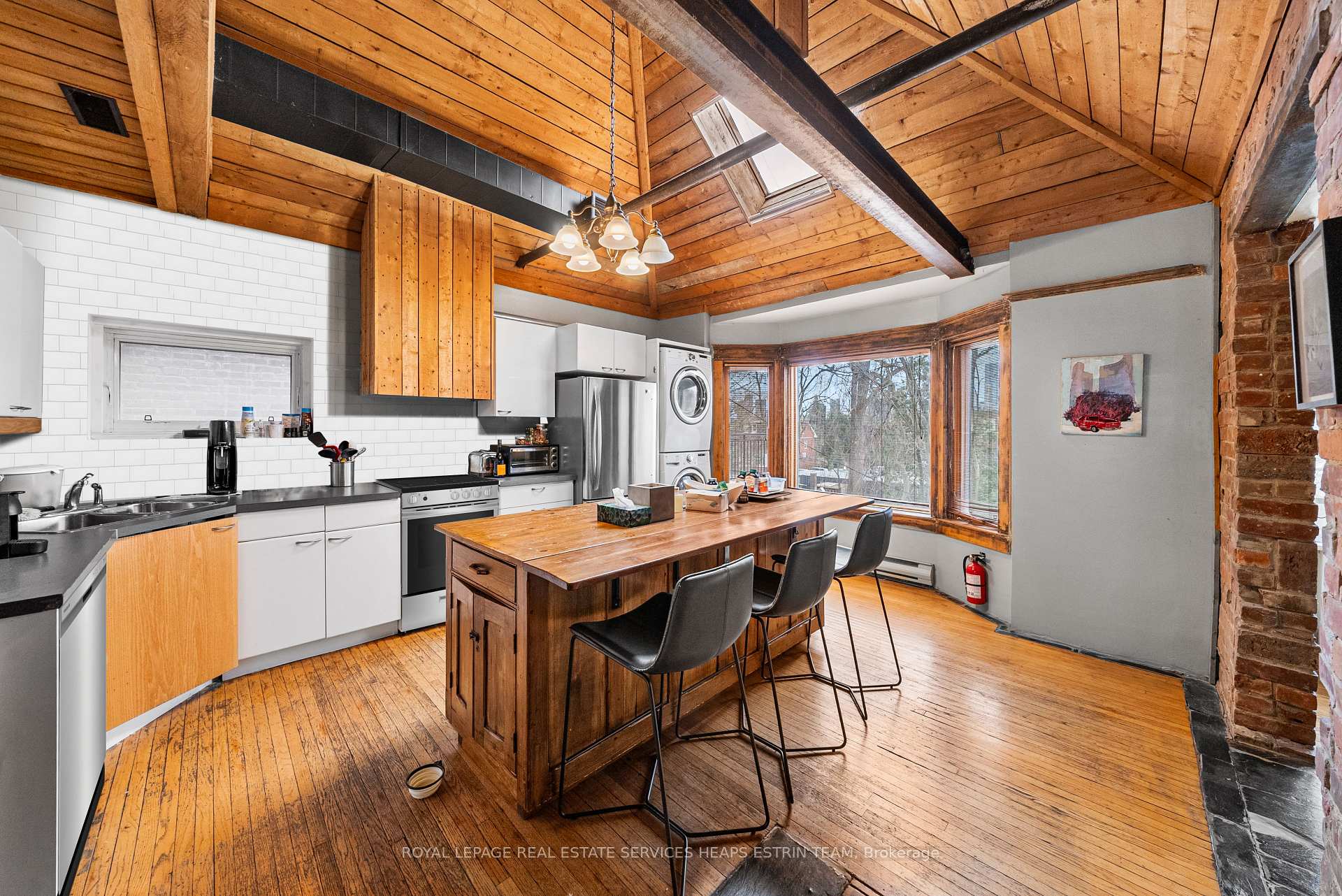 Photo 9 of Unit Upper, 125 Farnham Avenue, Toronto, Yonge-St. Clair — HOMEH