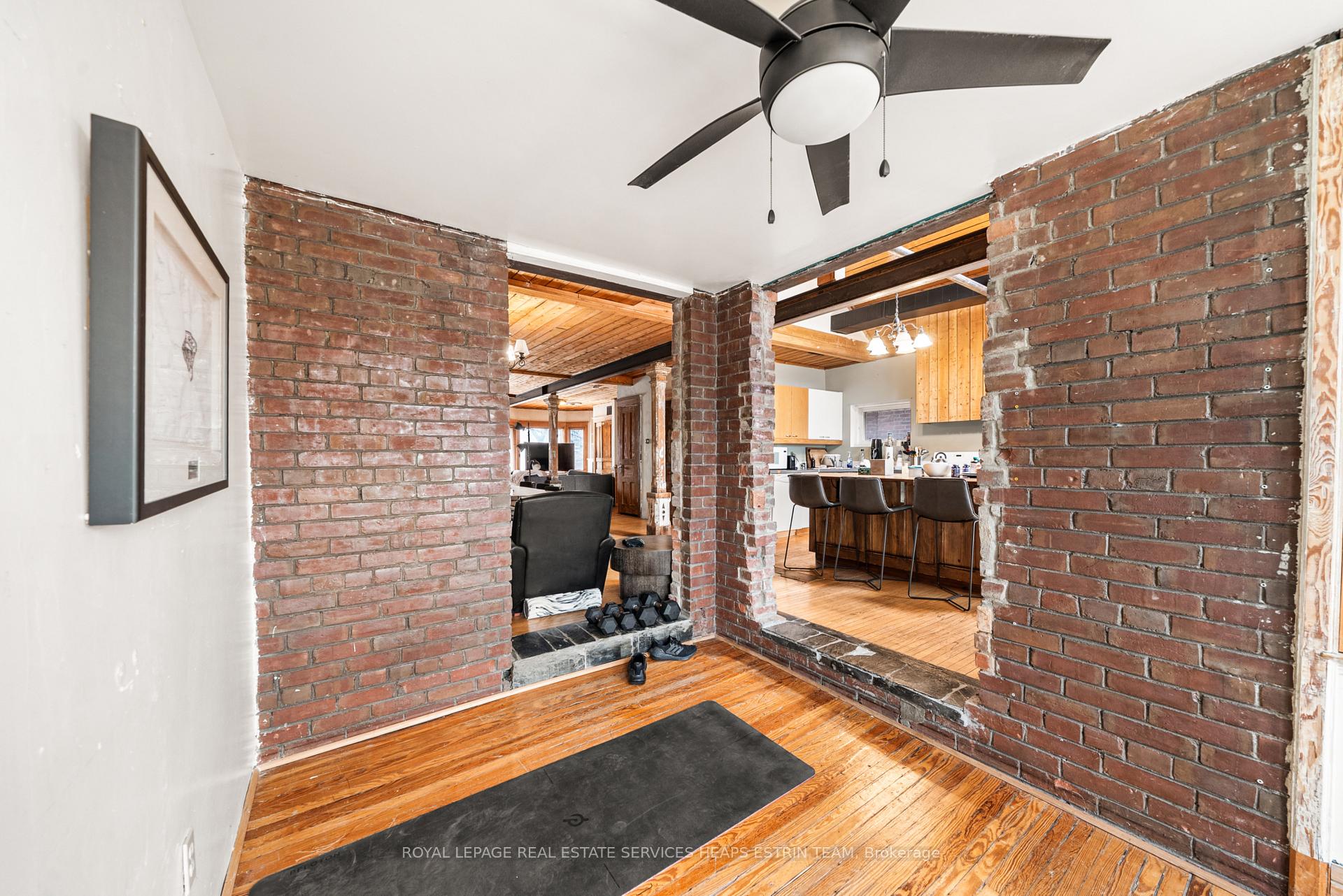Photo 12 of Unit Upper, 125 Farnham Avenue, Toronto, Yonge-St. Clair — HOMEH
