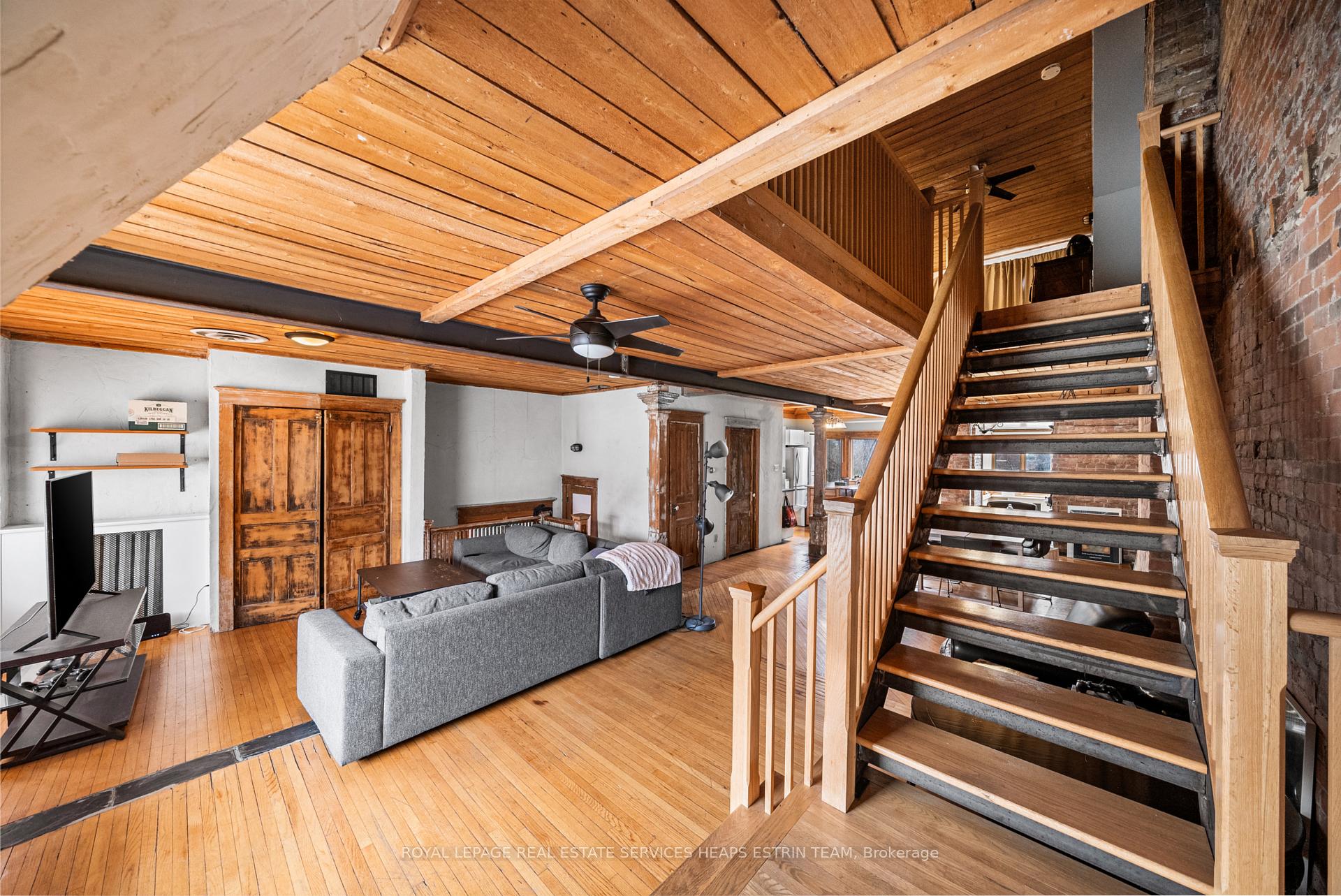 Photo 13 of Unit Upper, 125 Farnham Avenue, Toronto, Yonge-St. Clair — HOMEH