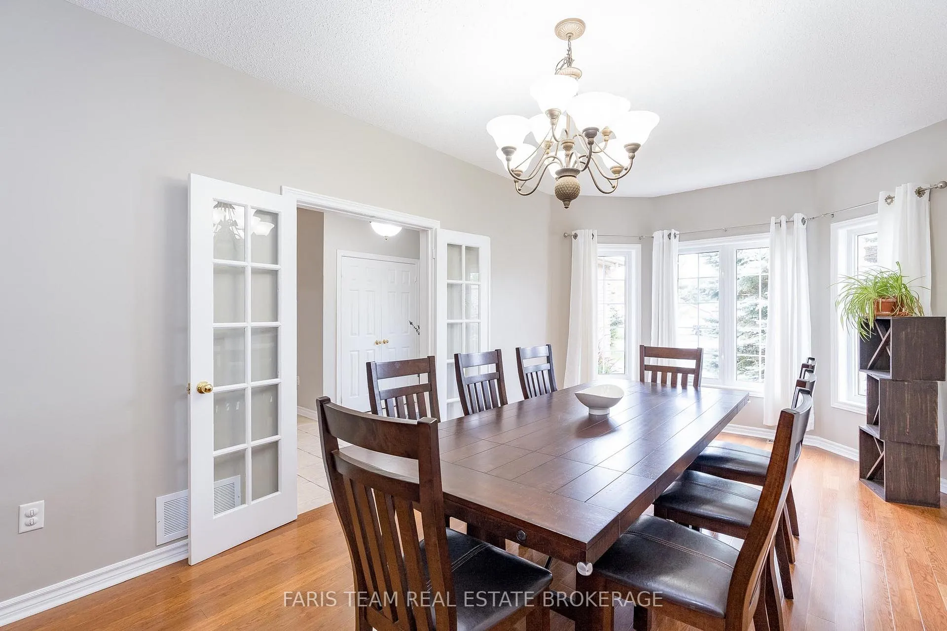 Photo 4 of 96 Osprey Ridge Road, Barrie, Little Lake — HOMEH