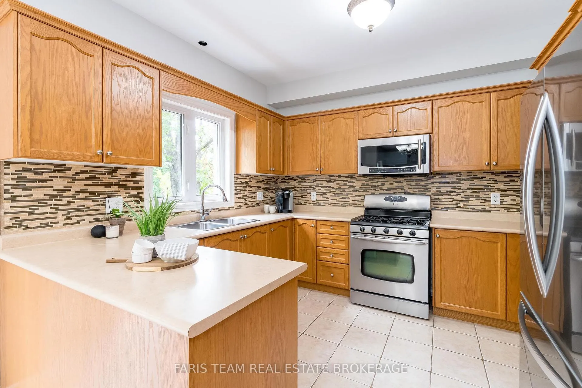 Photo 5 of 96 Osprey Ridge Road, Barrie, Little Lake — HOMEH