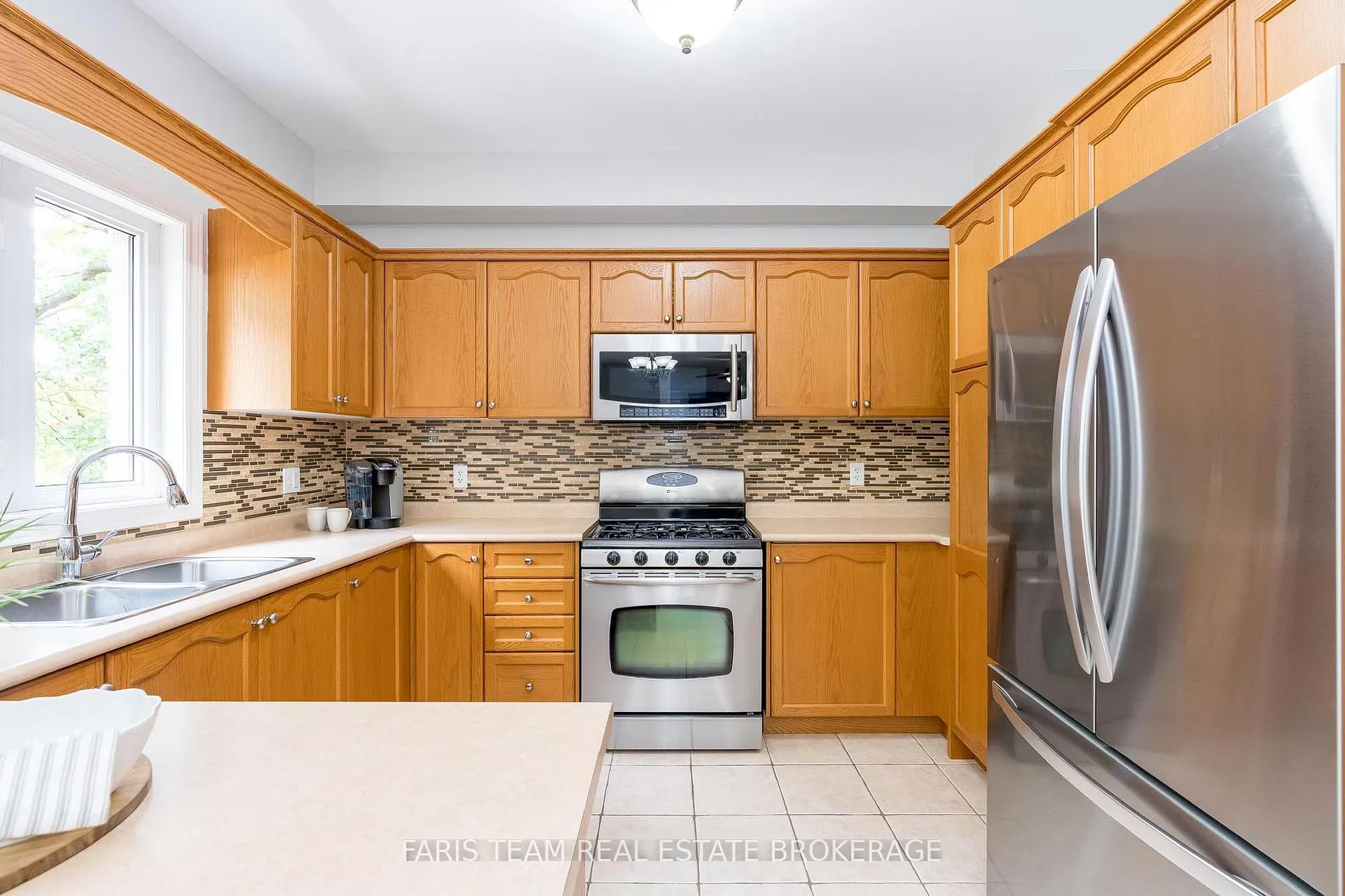 Photo 6 of 96 Osprey Ridge Road, Barrie, Little Lake — HOMEH