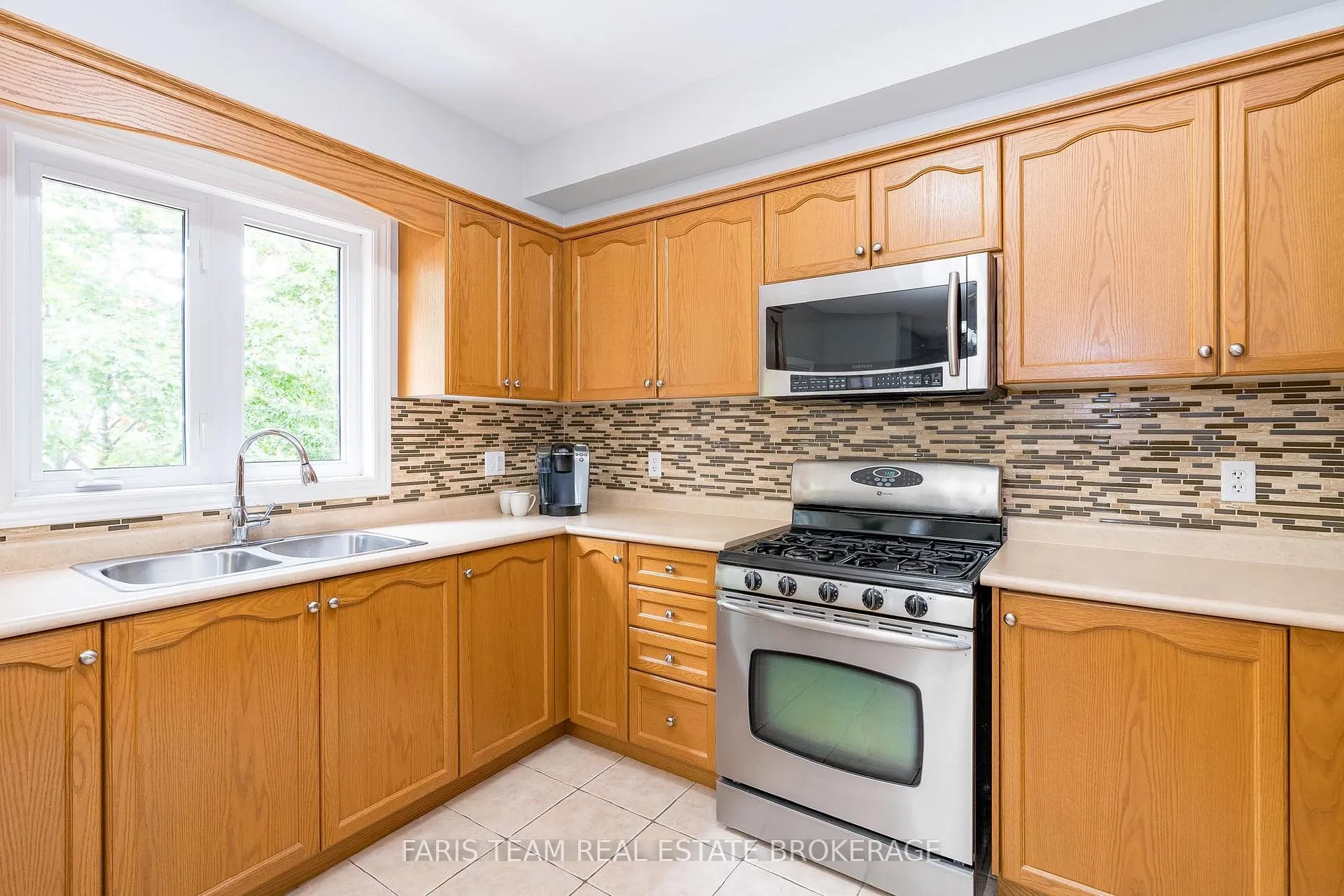 Photo 7 of 96 Osprey Ridge Road, Barrie, Little Lake — HOMEH