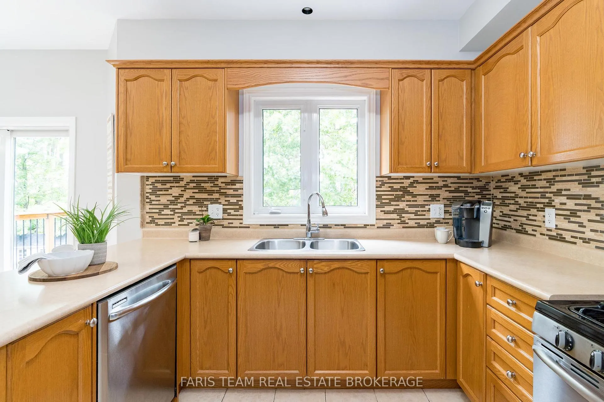 Photo 8 of 96 Osprey Ridge Road, Barrie, Little Lake — HOMEH