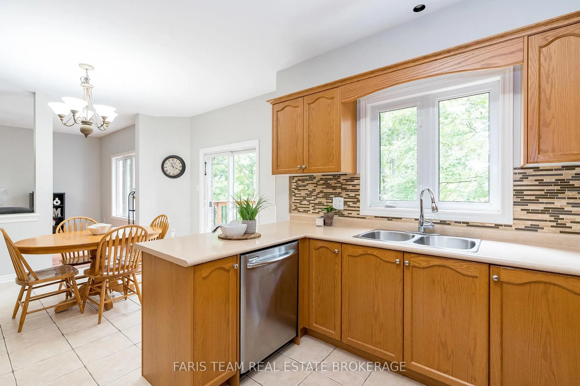 Photo 9 of 96 Osprey Ridge Road, Barrie, Little Lake — HOMEH