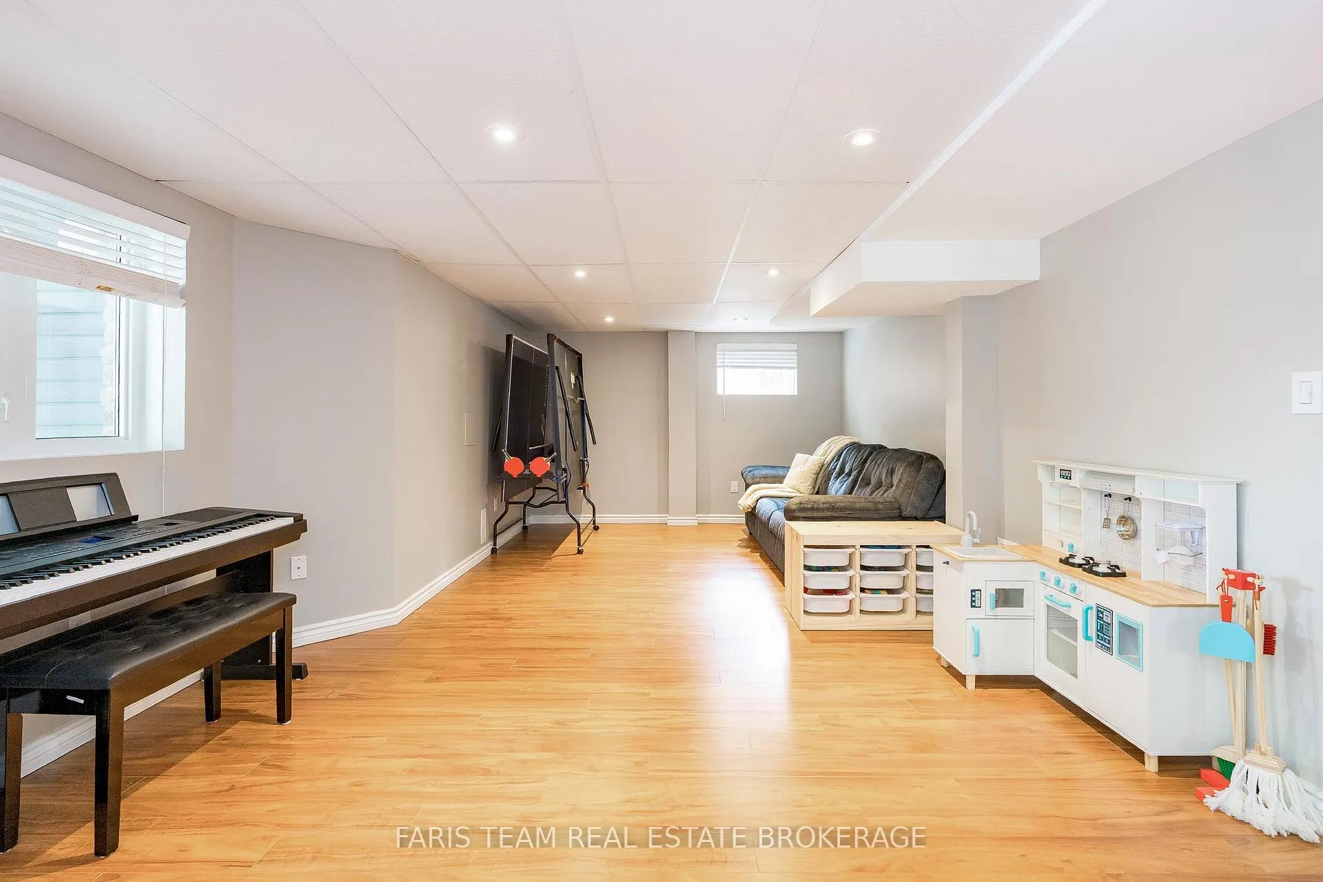 Photo 32 of 96 Osprey Ridge Road, Barrie, Little Lake — HOMEH