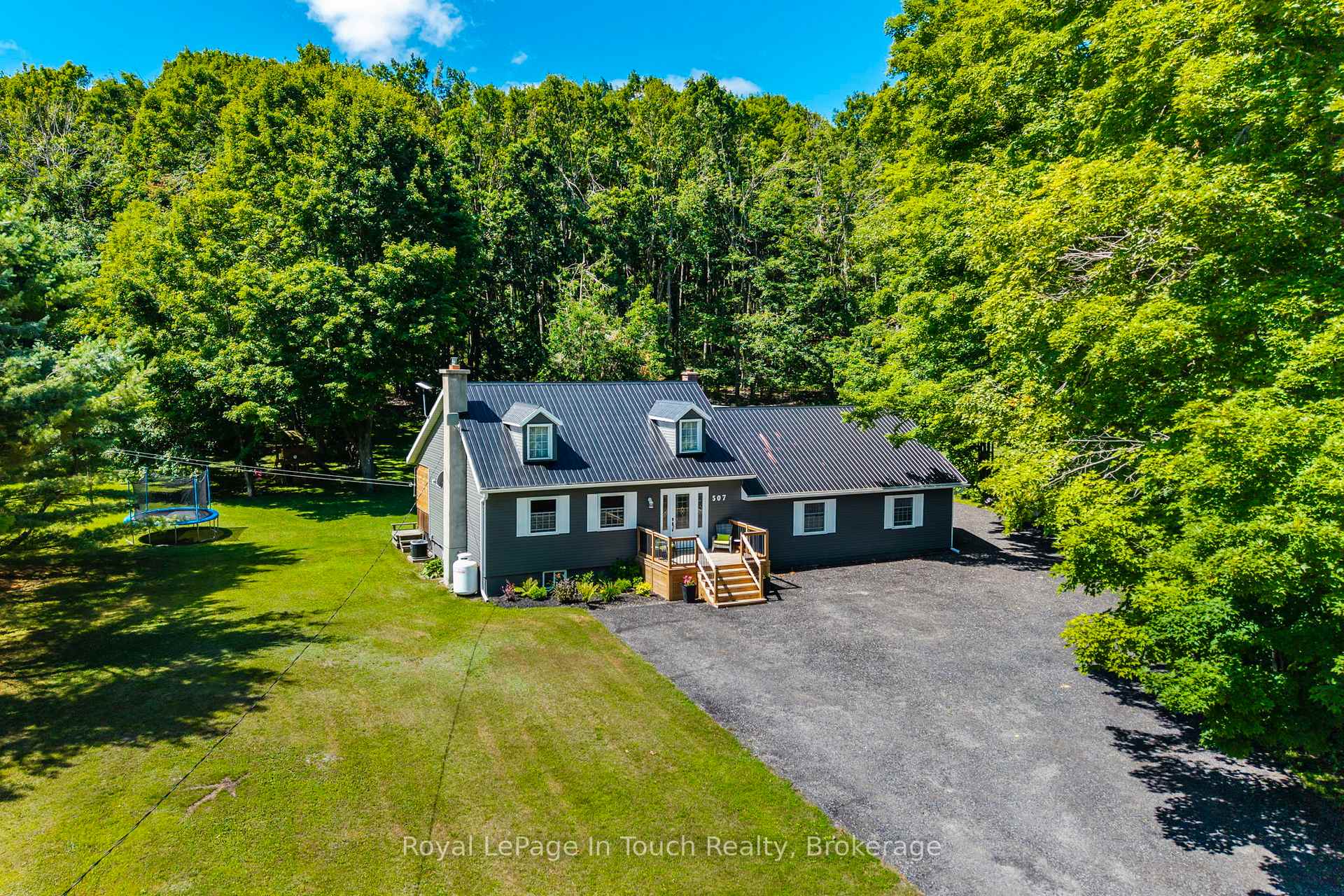 Photo 4 of 507 Lafontaine Road E, Tiny, Rural Tiny — HOMEH