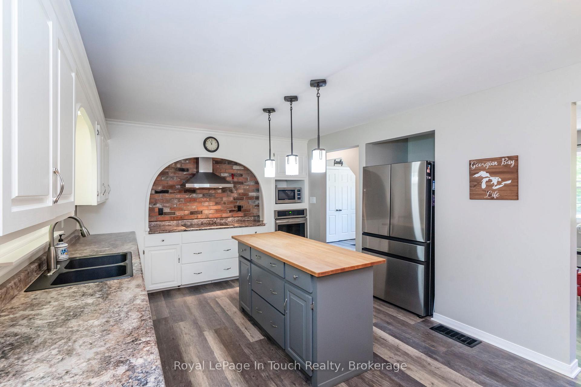 Photo 11 of 507 Lafontaine Road E, Tiny, Rural Tiny — HOMEH