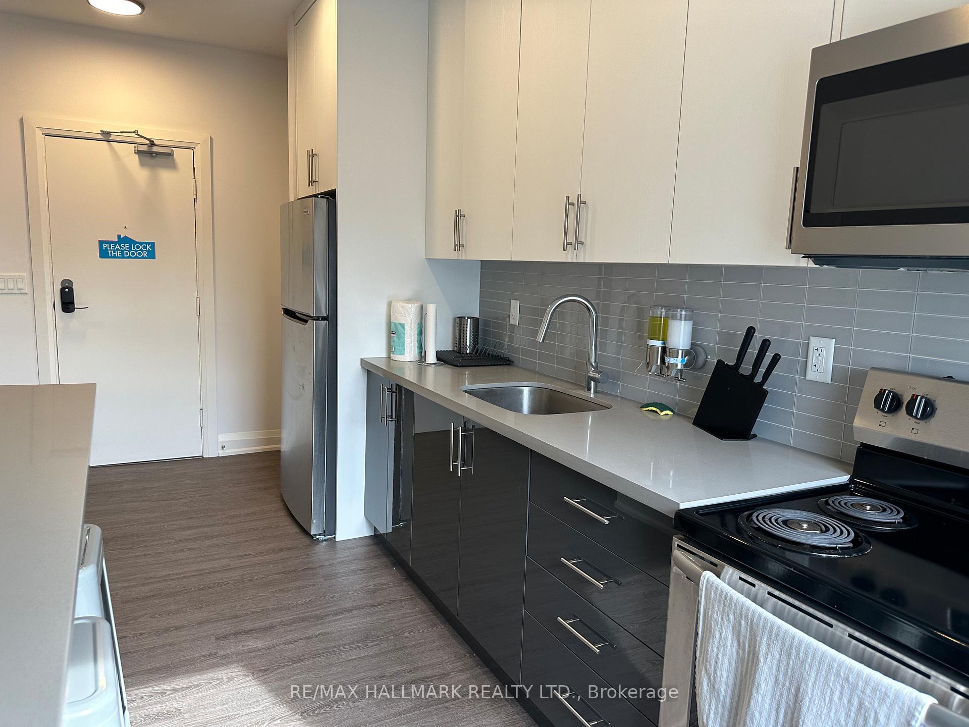 Front of Unit 16, 595 St Clair Avenue W
