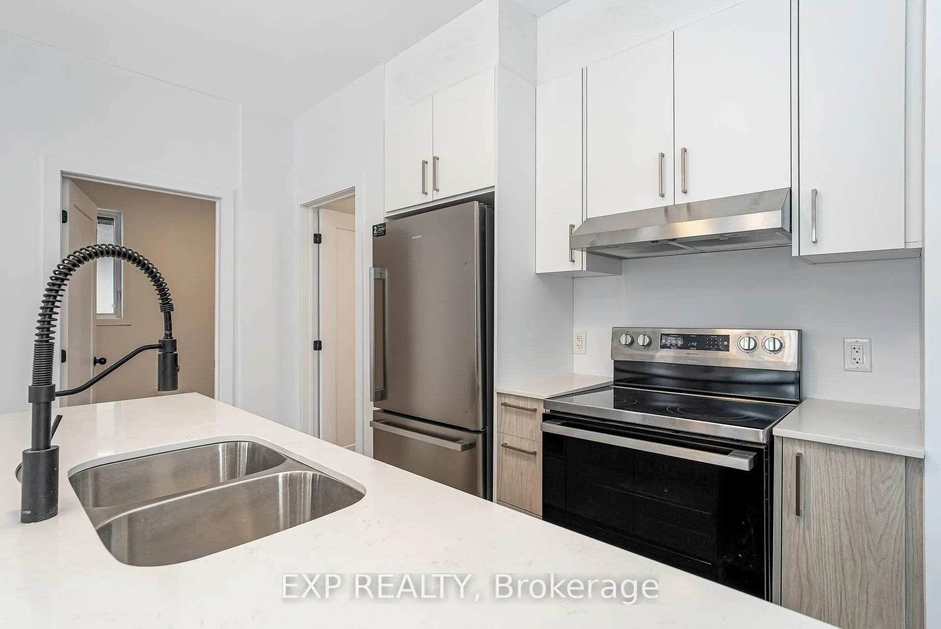 Photo 4 of Unit Unit B, 1369 Louis Lane, Ottawa, Cyrville Rd./Industrial Park — HOMEH