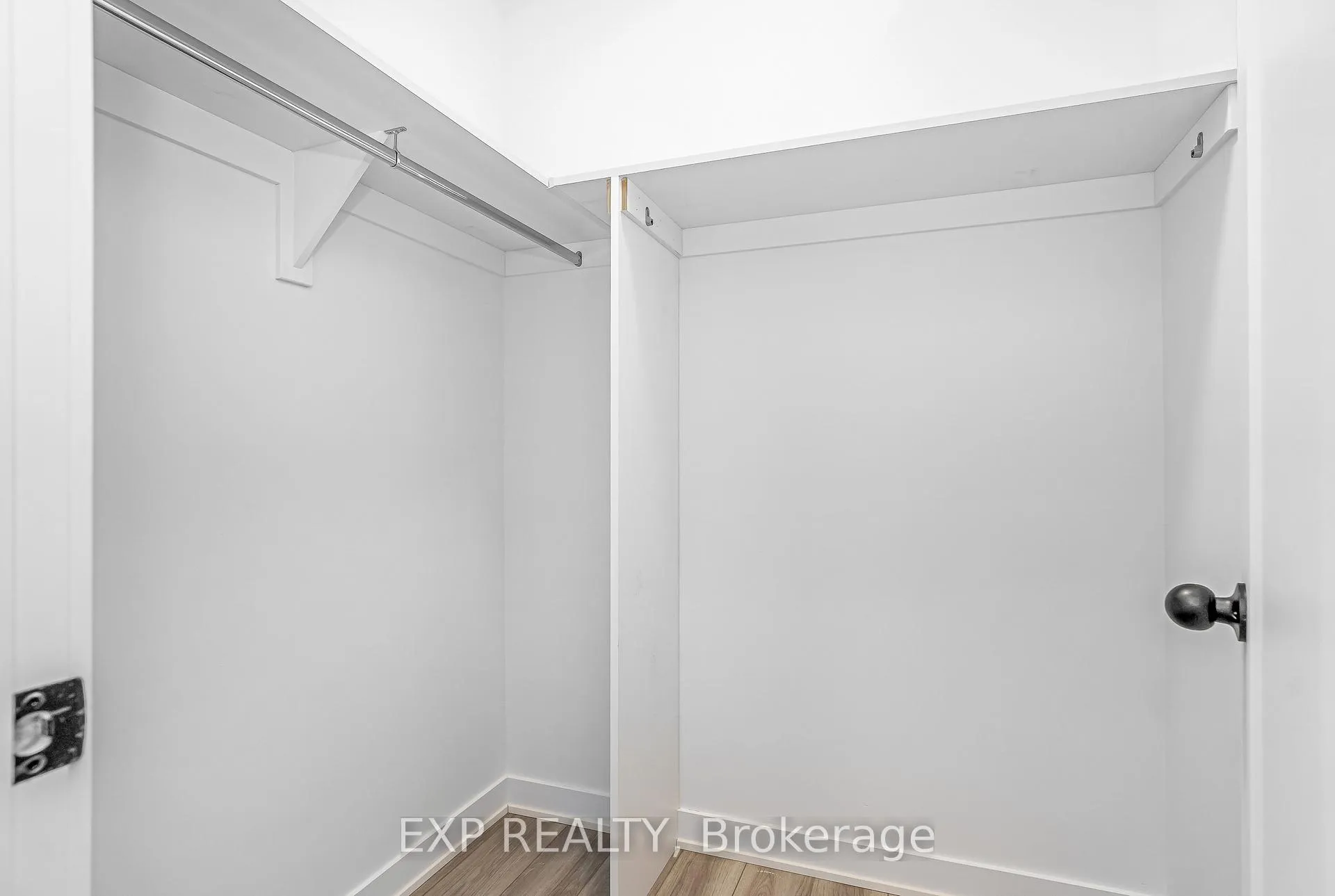 Photo 8 of Unit Unit B, 1369 Louis Lane, Ottawa, Cyrville Rd./Industrial Park — HOMEH