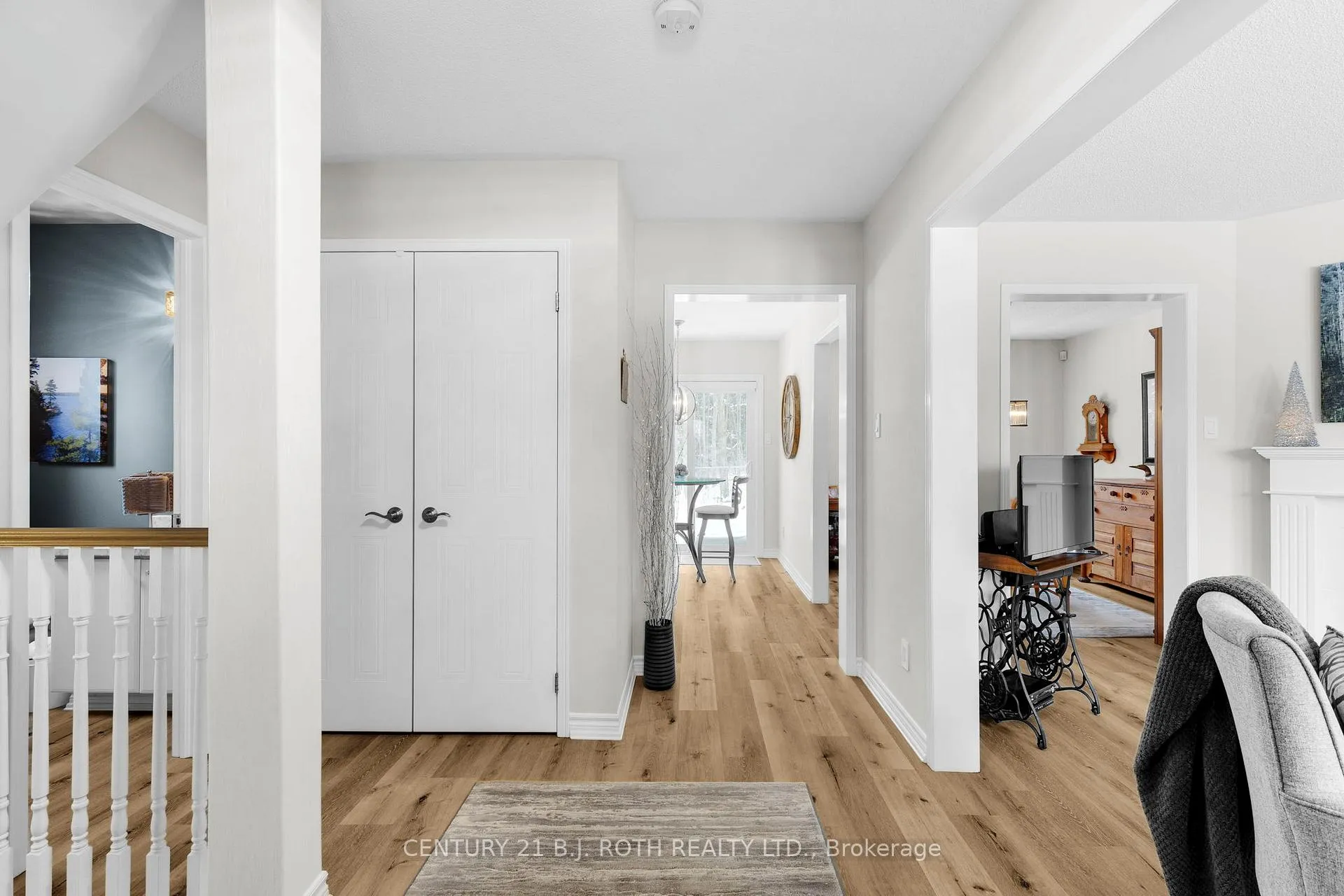 Photo 5 of 53 Benson Drive, Barrie, Sandy Hollow — HOMEH