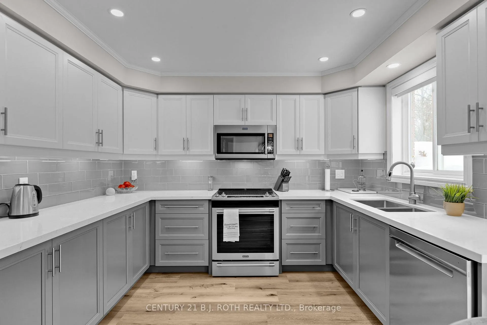 Photo 12 of 53 Benson Drive, Barrie, Sandy Hollow — HOMEH
