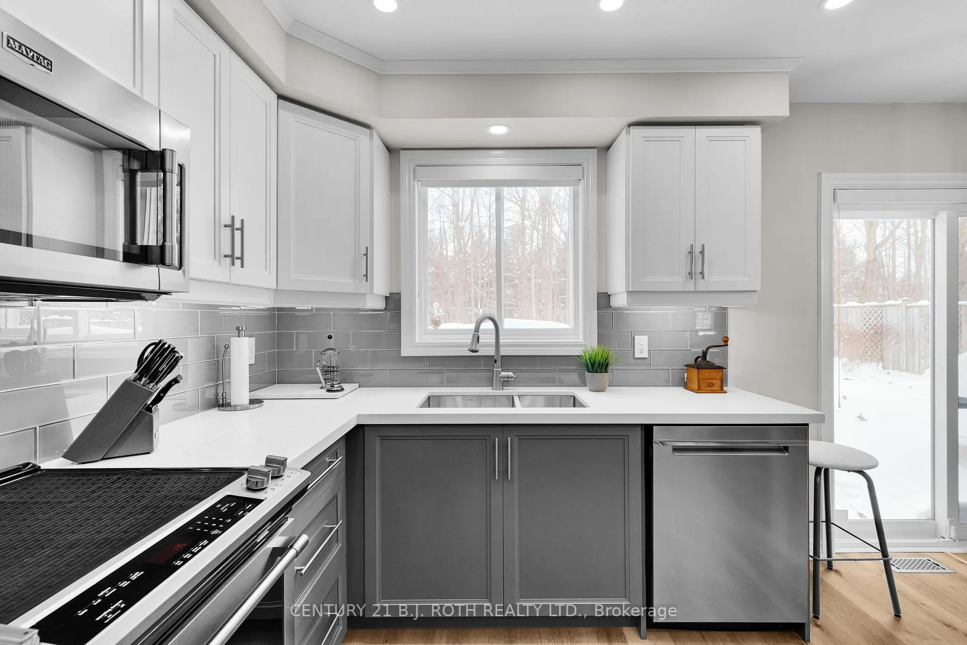 Photo 14 of 53 Benson Drive, Barrie, Sandy Hollow — HOMEH