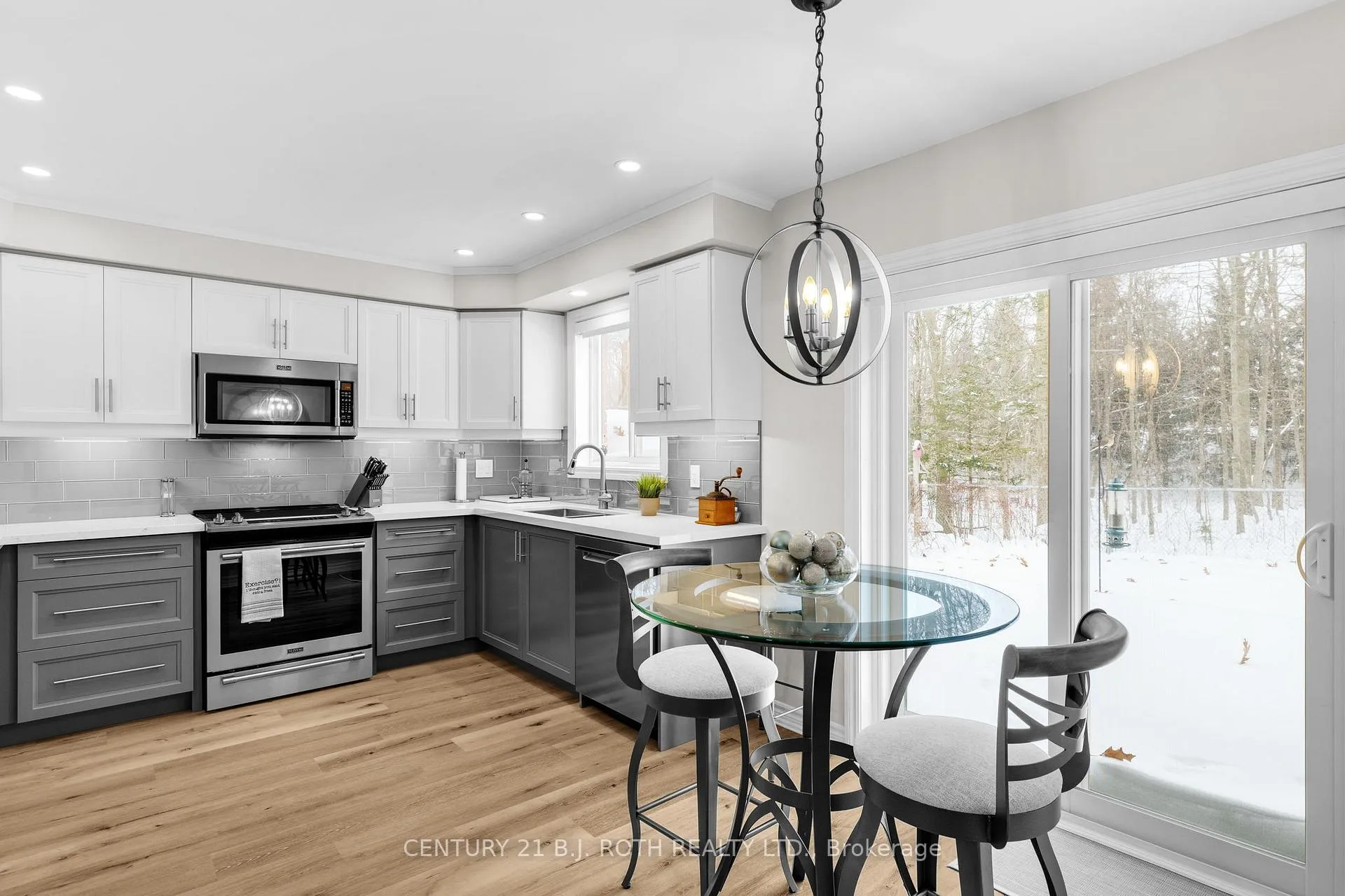 Photo 15 of 53 Benson Drive, Barrie, Sandy Hollow — HOMEH