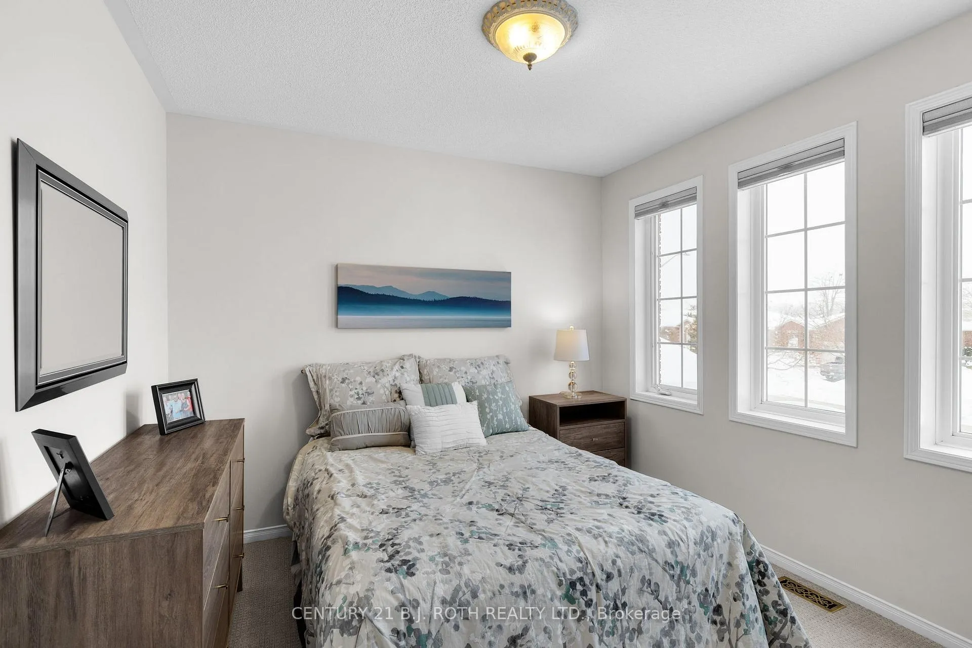 Photo 18 of 53 Benson Drive, Barrie, Sandy Hollow — HOMEH