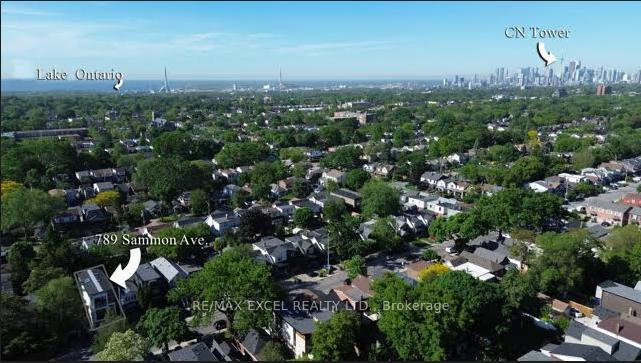 Photo 3 of 789 Sammon Avenue, Toronto, Danforth Village-East York — HOMEH